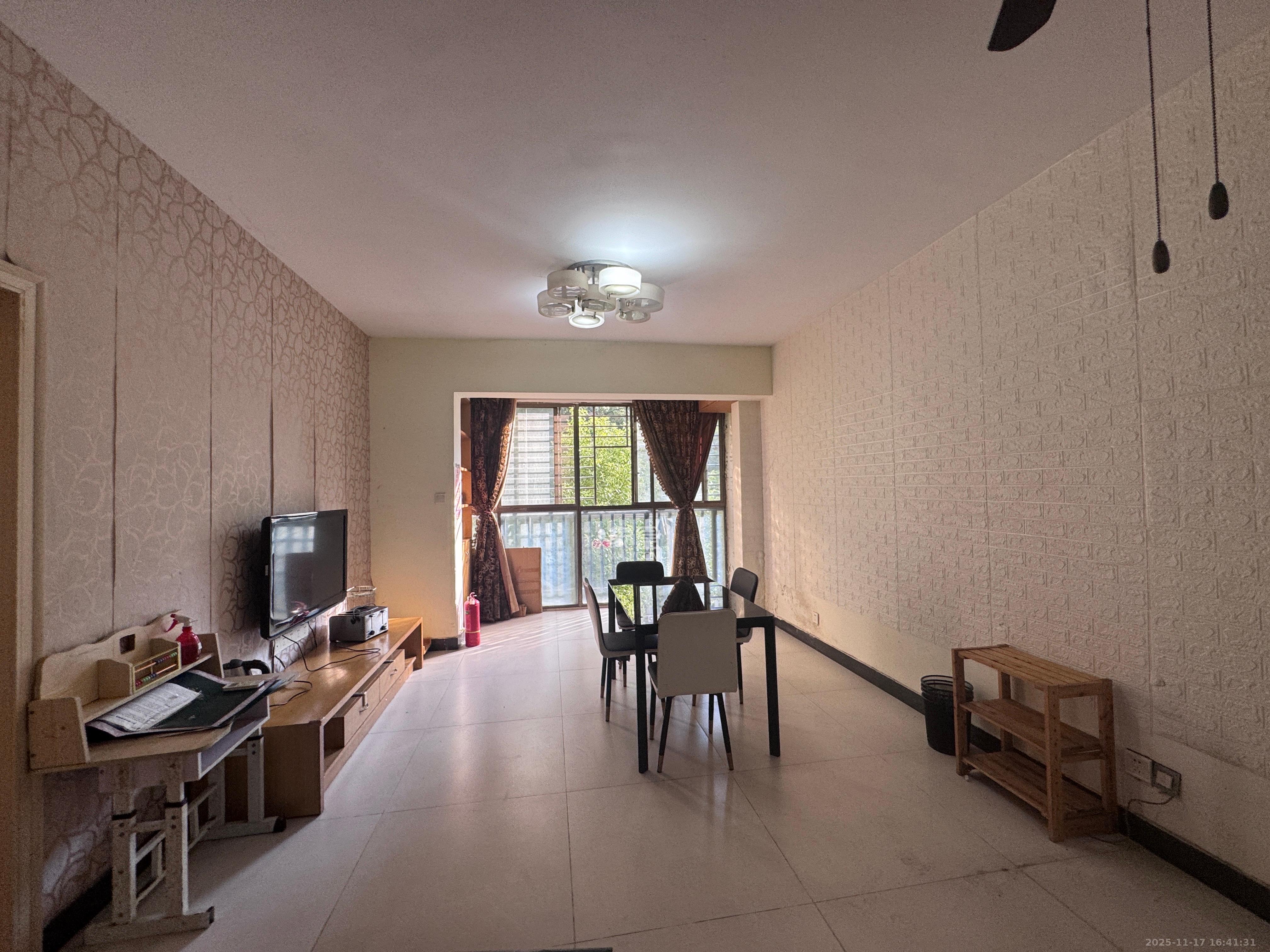 岳泰理想城  3室1厅2卫    2400.0元/月室内图