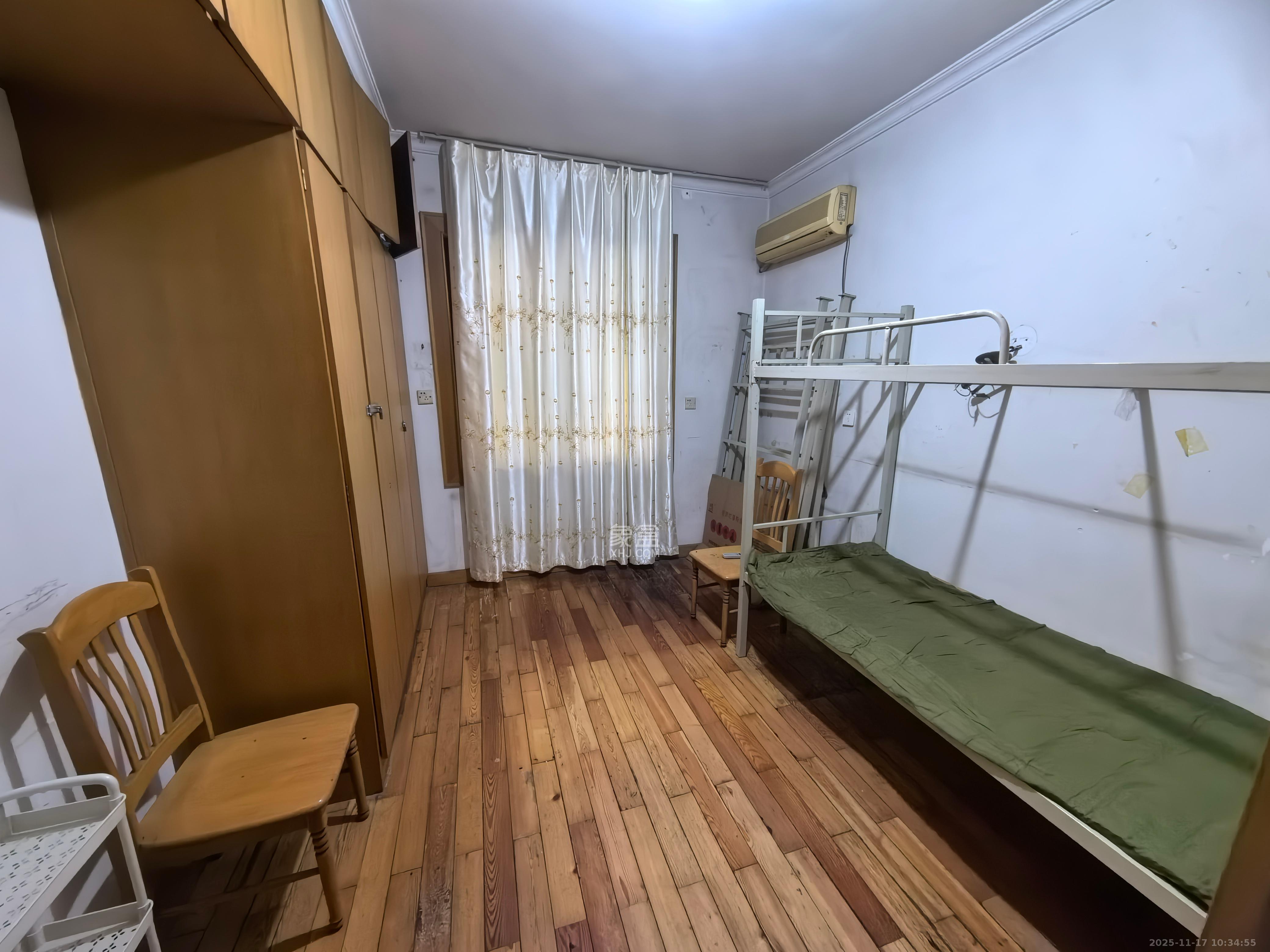 省工商局院内宿舍(江边工商局) 1室2厅2卫 3300.0元/月 省工商局院内宿舍(江边工商局) 1室2厅2卫 3300.0元/月室内图