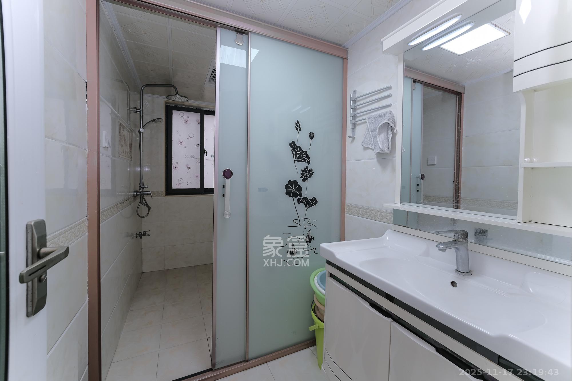 丰源国际  3室2厅1卫    79.8万卫生间