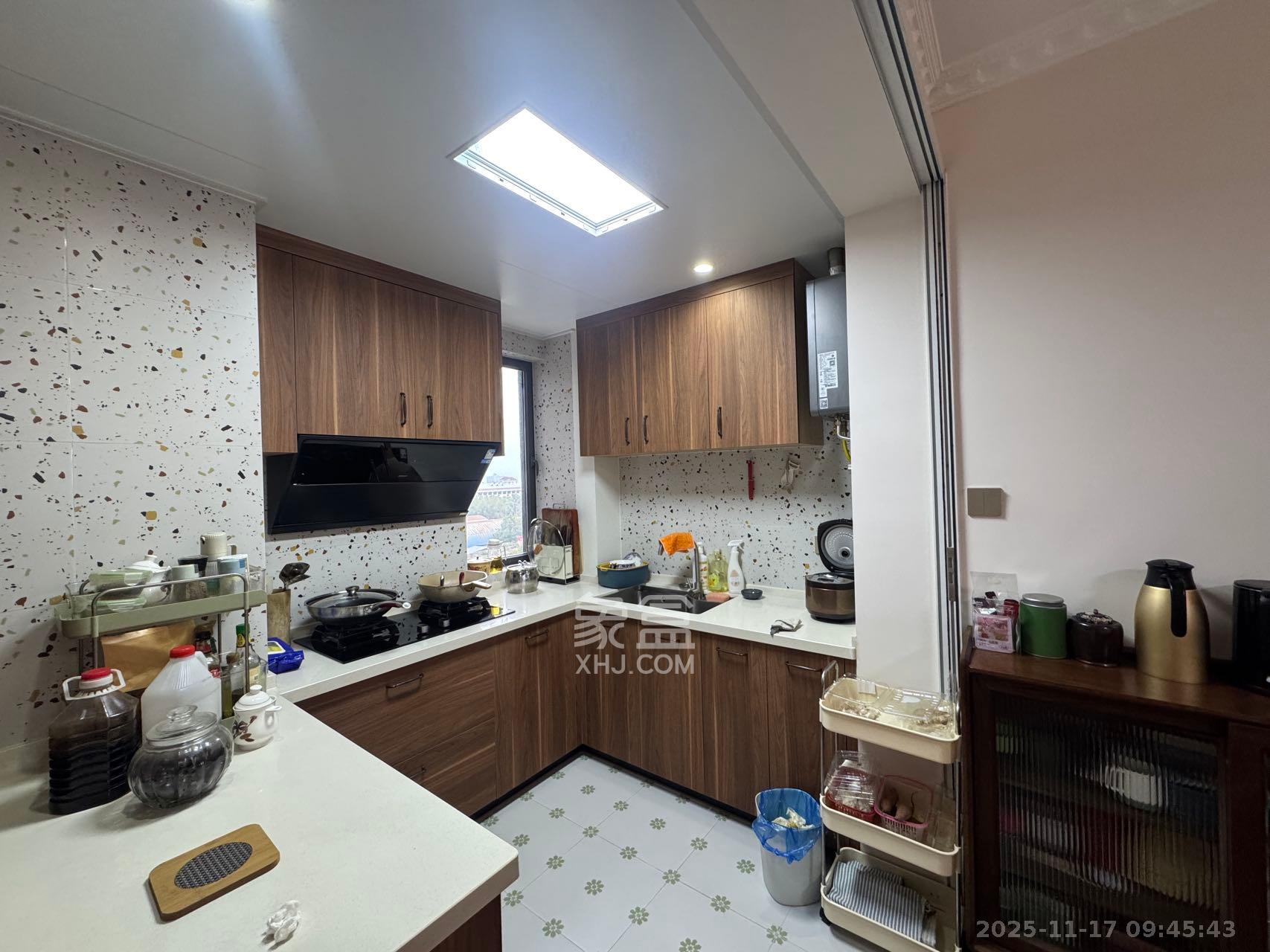 卓越伊景苑  3室2厅2卫    4000.0元/月室内图