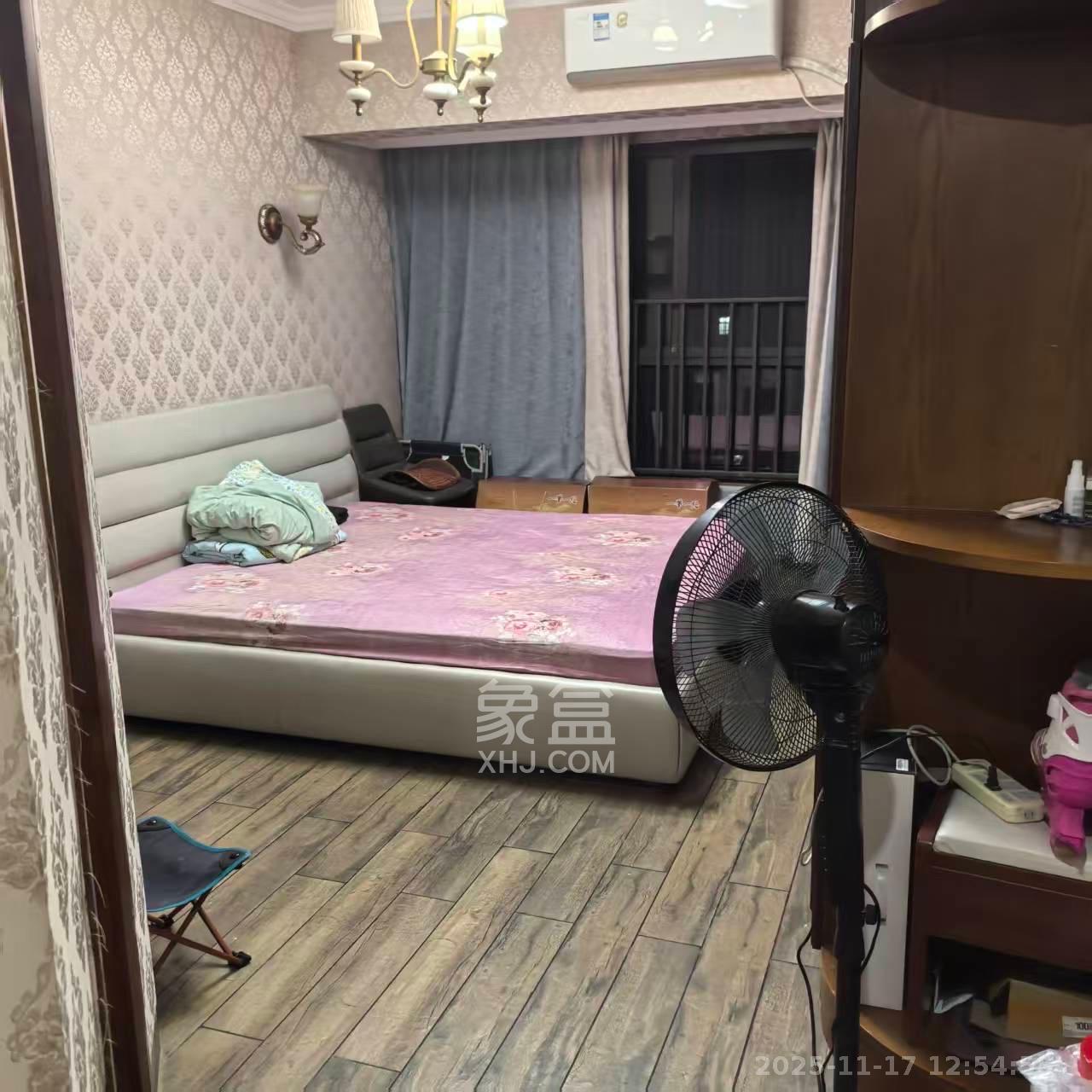 绿地中央广场  3室2厅2卫    3500.0元/月室内图