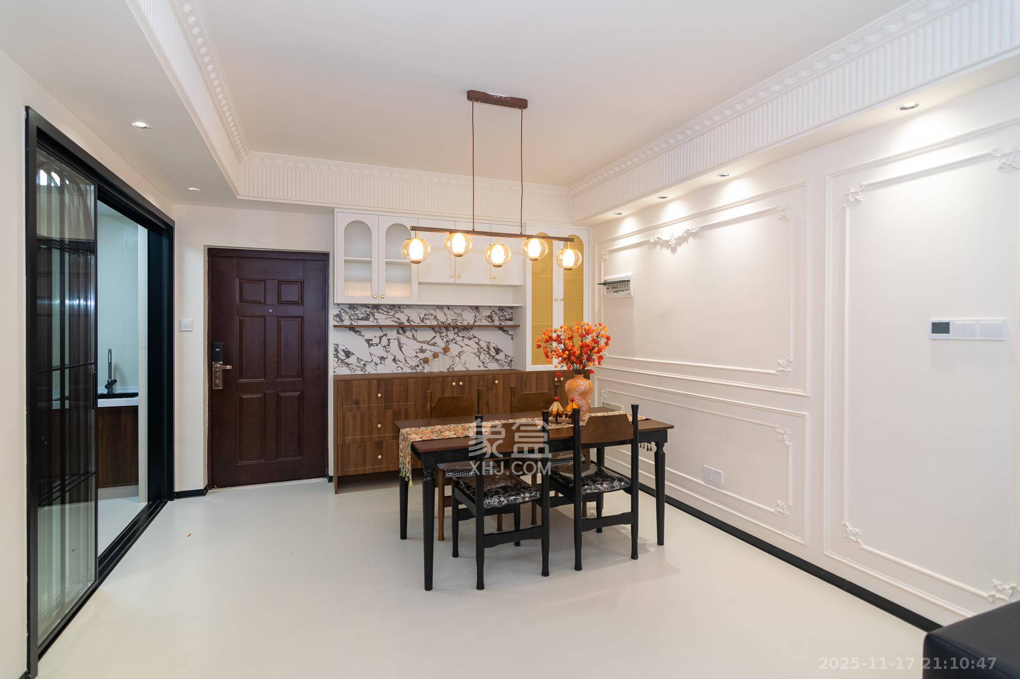 澳海澜庭  3室2厅1卫    73.8万客厅