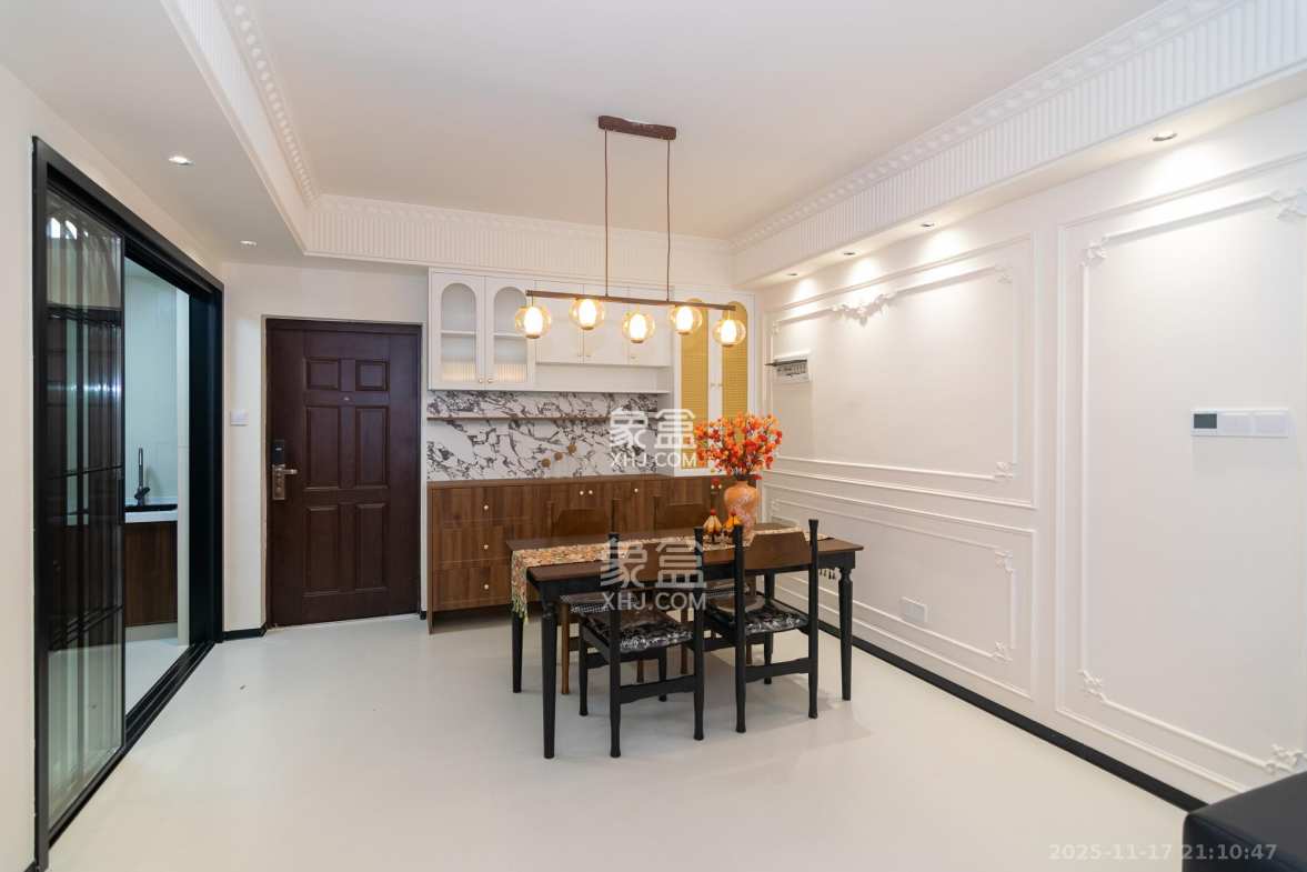 澳海澜庭 3室2厅1卫 73.8万 澳海澜庭 3室2厅1卫 73.8万客厅