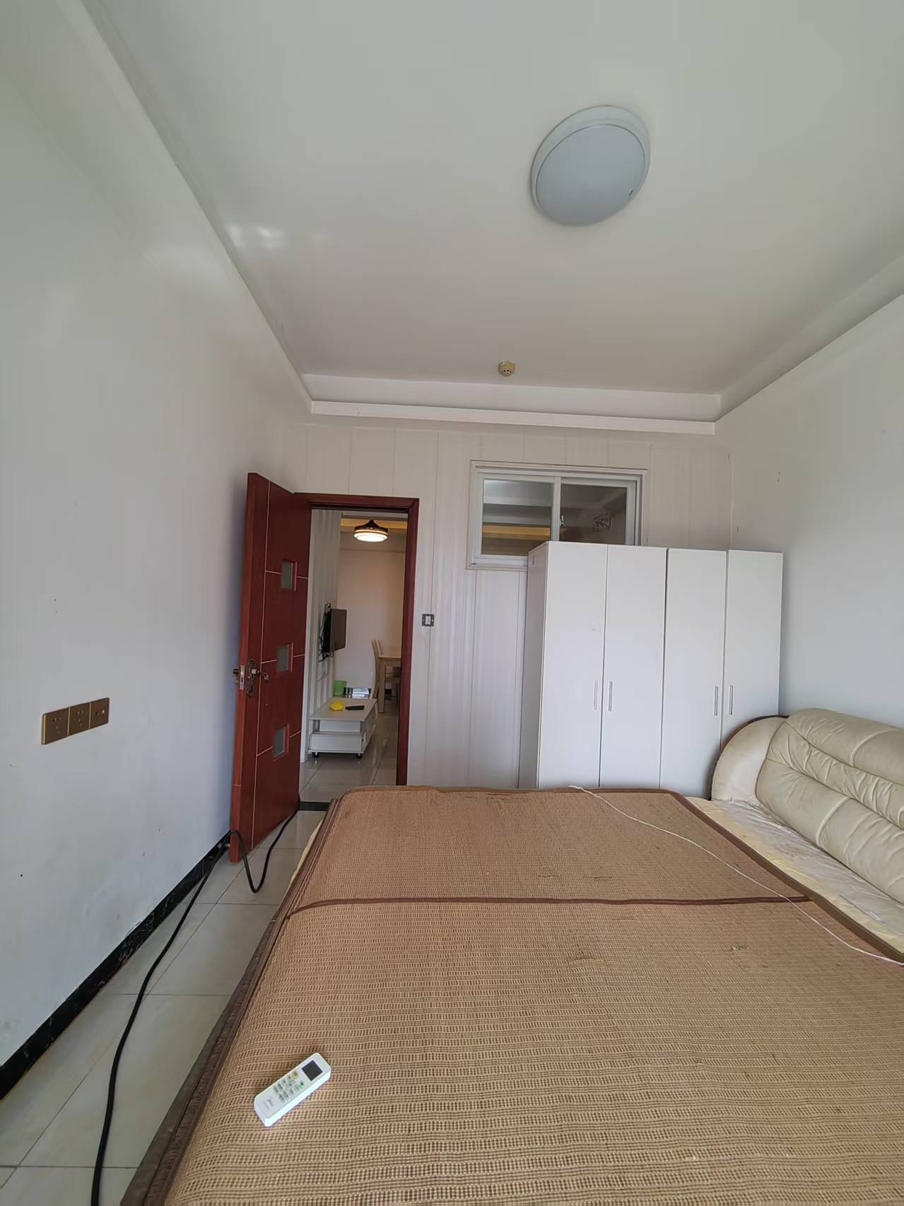 远大购物广场  2室1厅1卫    1800.0元/月室内图