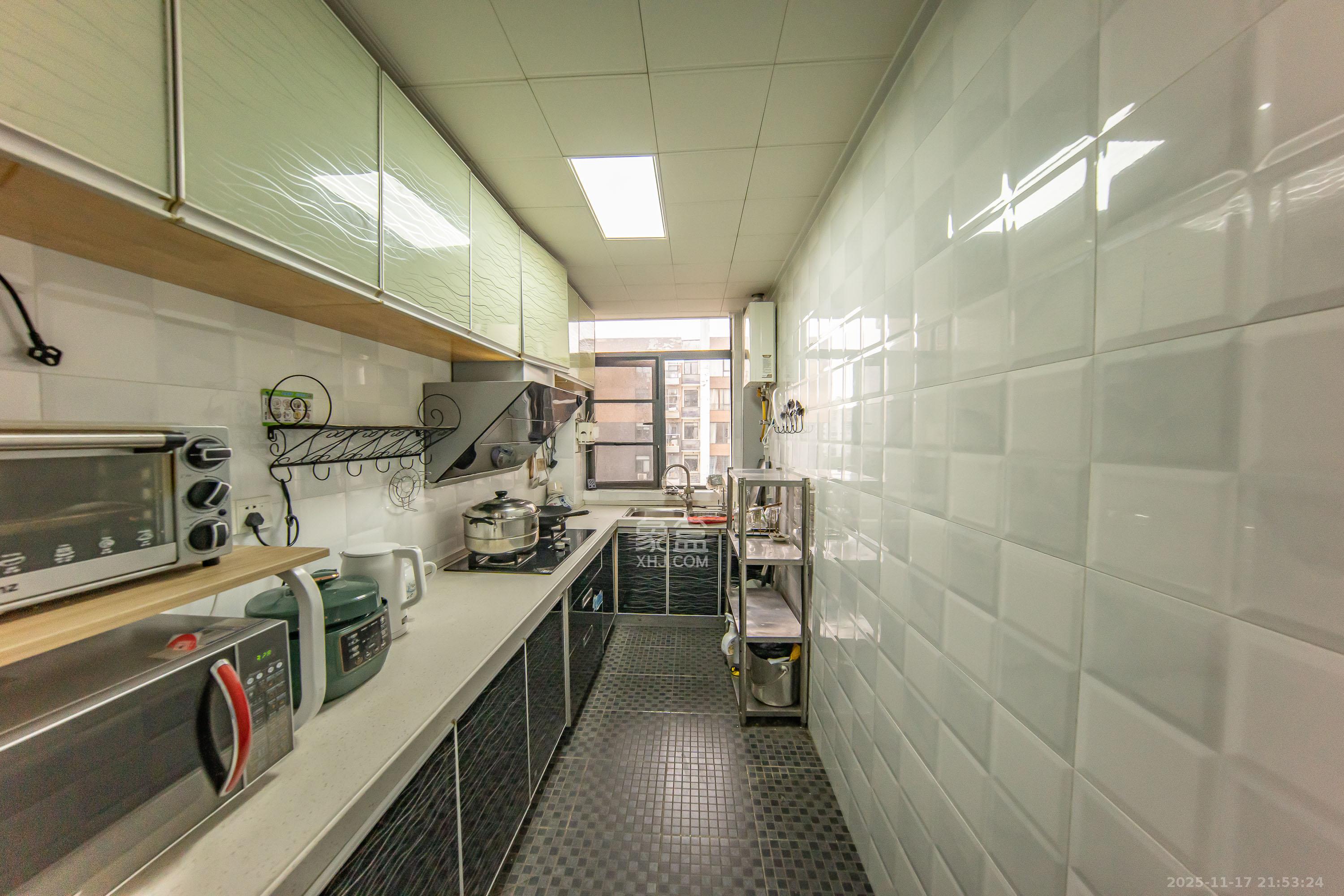 阳光100三期 3室2厅1卫 98.0万 阳光100三期 3室2厅1卫 98.0万厨房