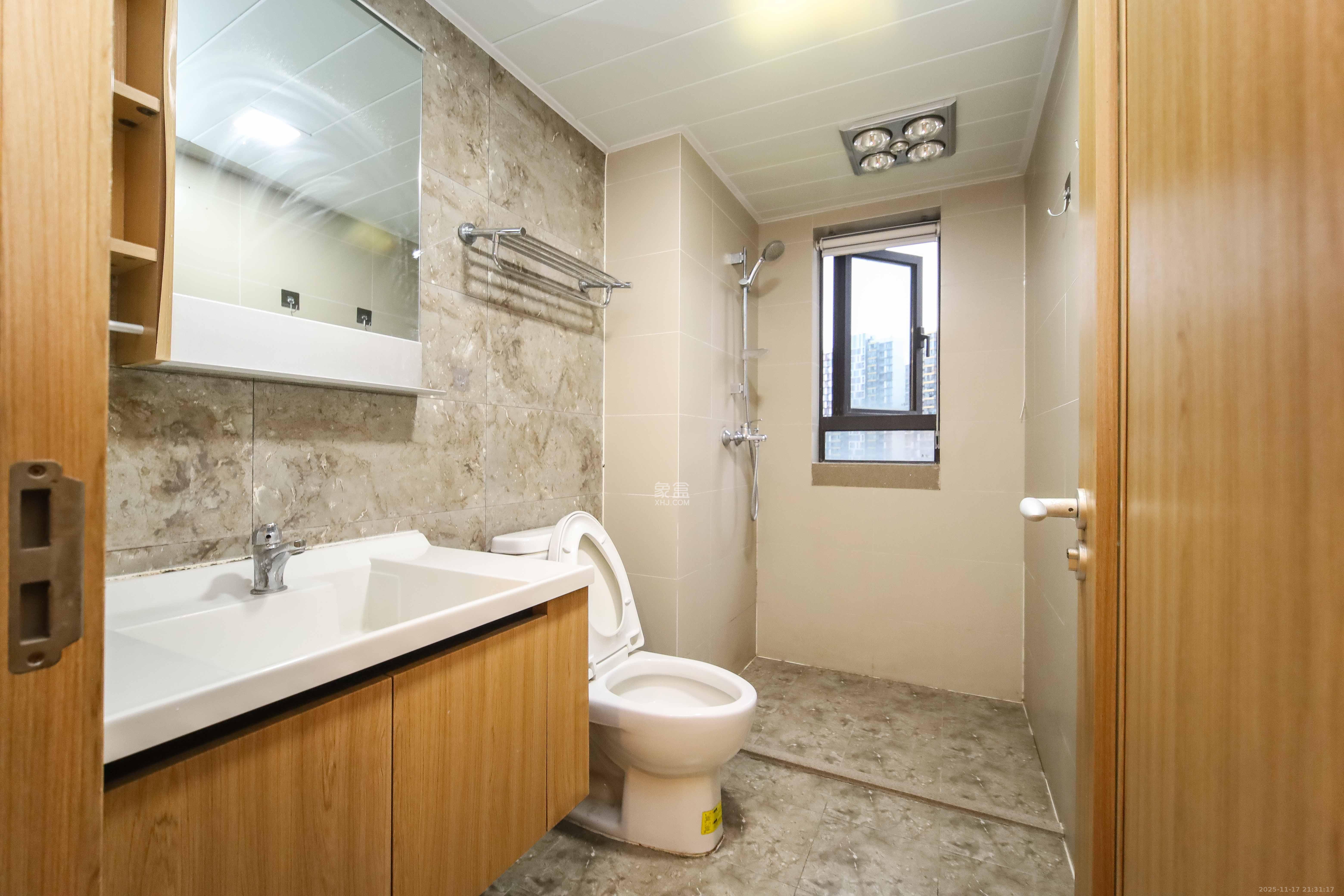 万科金域蓝湾  3室2厅2卫    110.0万卫生间