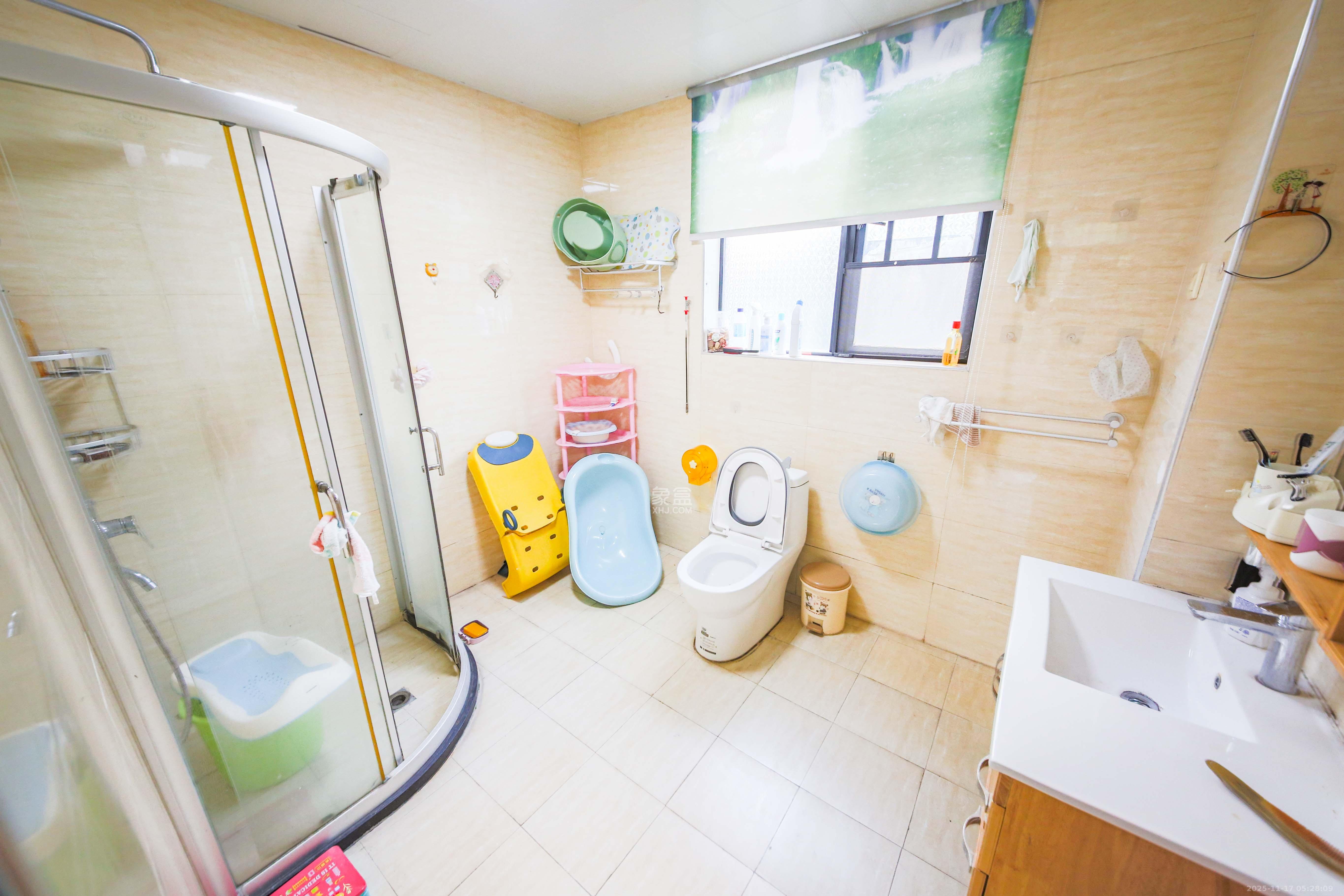 湘诚嘉园  4室2厅2卫    138.0万卫生间