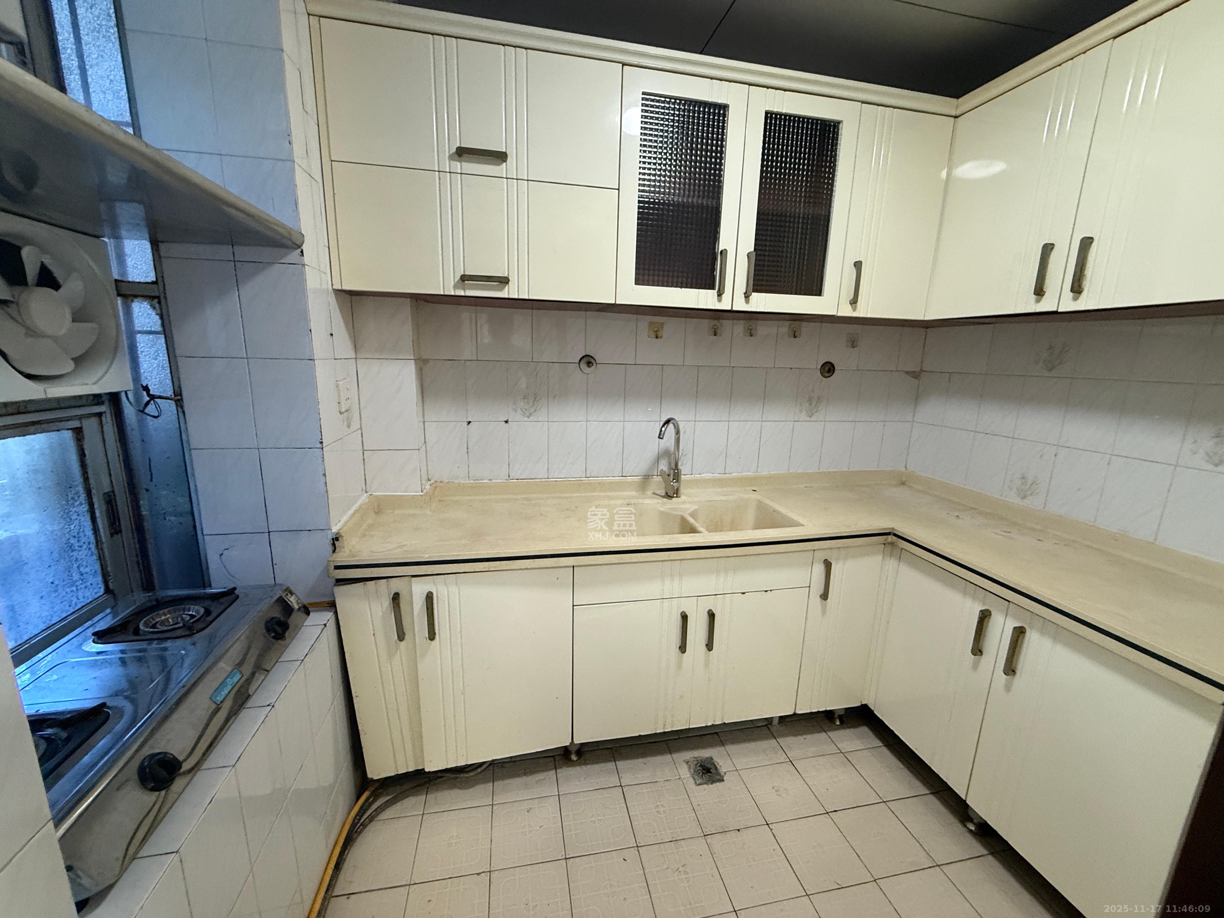 六堆子散盘  3室2厅2卫    2800.0元/月室内图