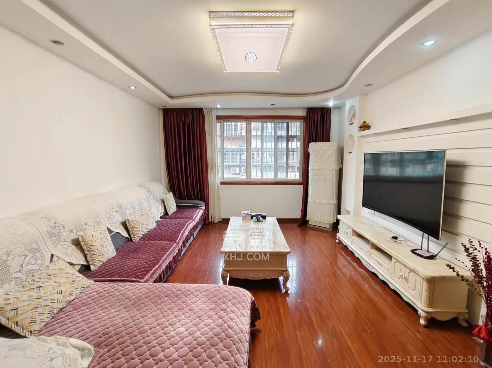 新桥小区  3室2厅2卫    2000.0元/月室内图