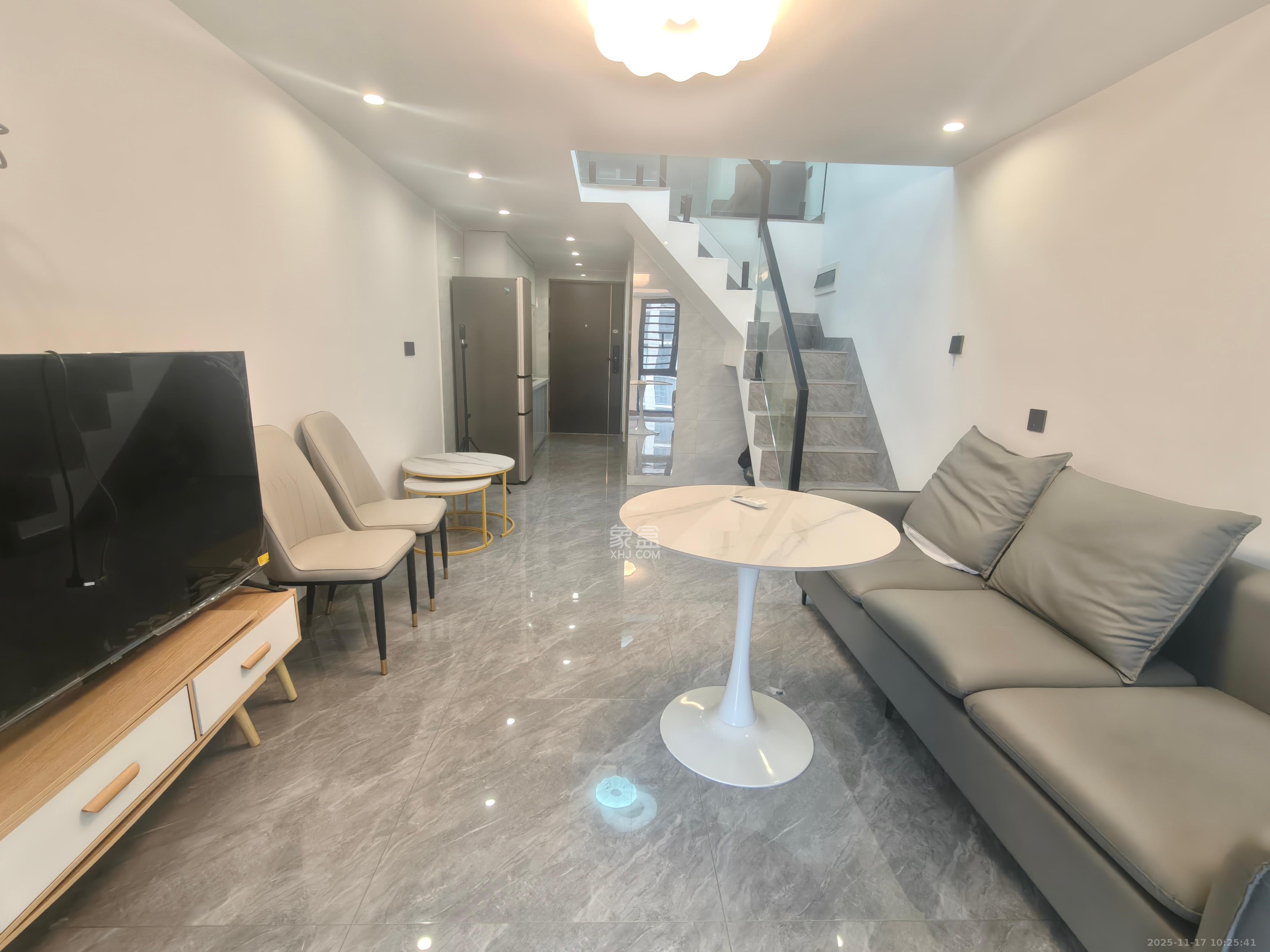 中交广场公寓  2室1厅1卫    2000.0元/月室内图