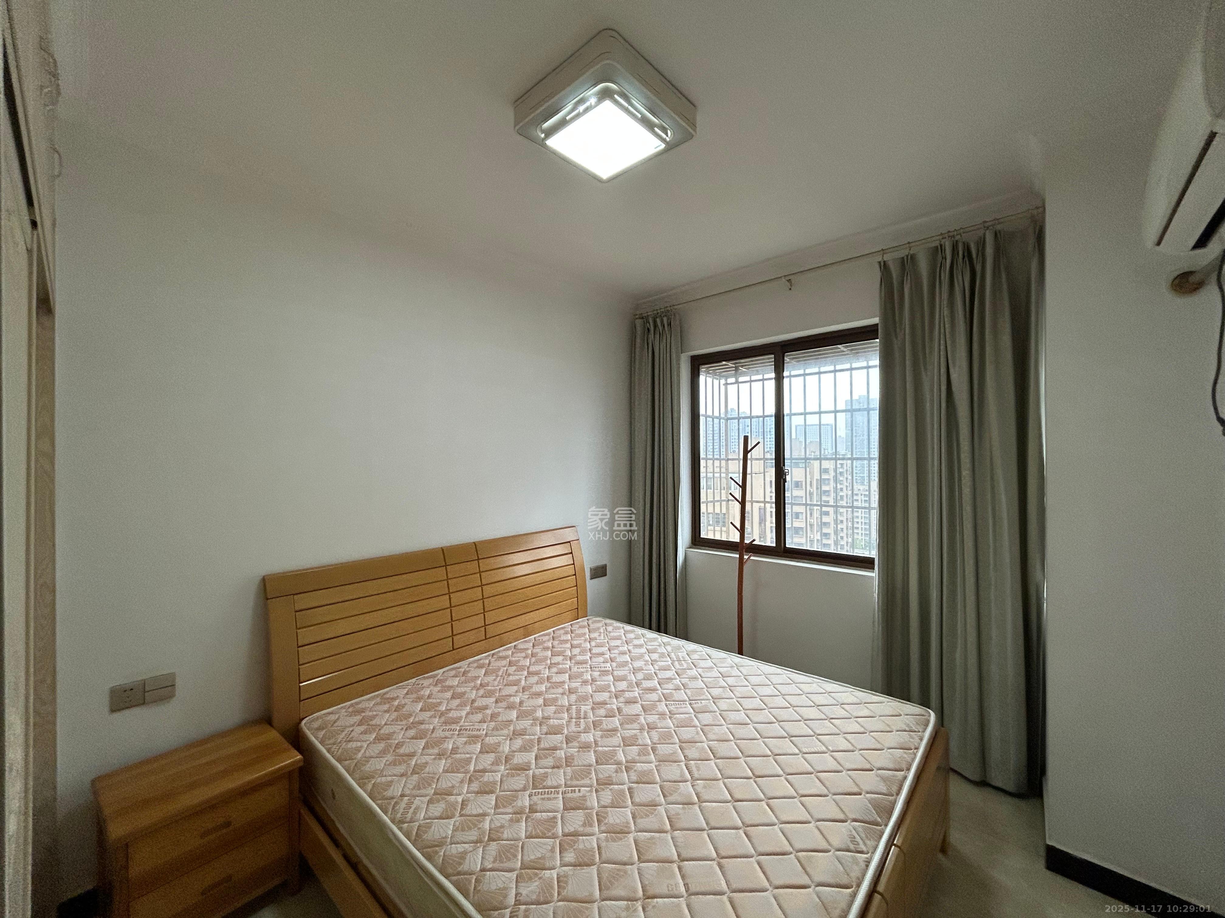 四季星城  1室1厅1卫    1600.0元/月室内图