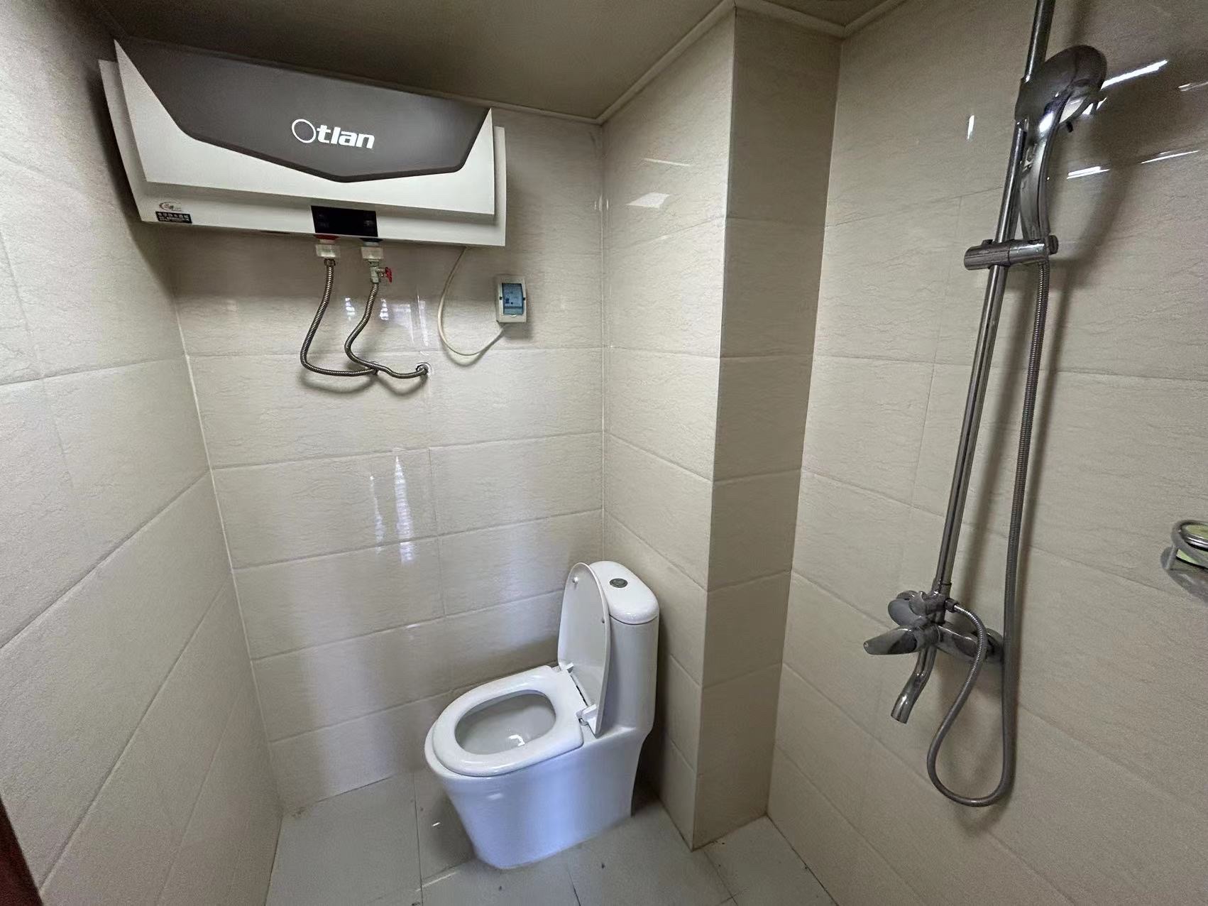 逸臣中央 1室0厅0卫 1400.0元/月 逸臣中央 1室0厅0卫 1400.0元/月室内图