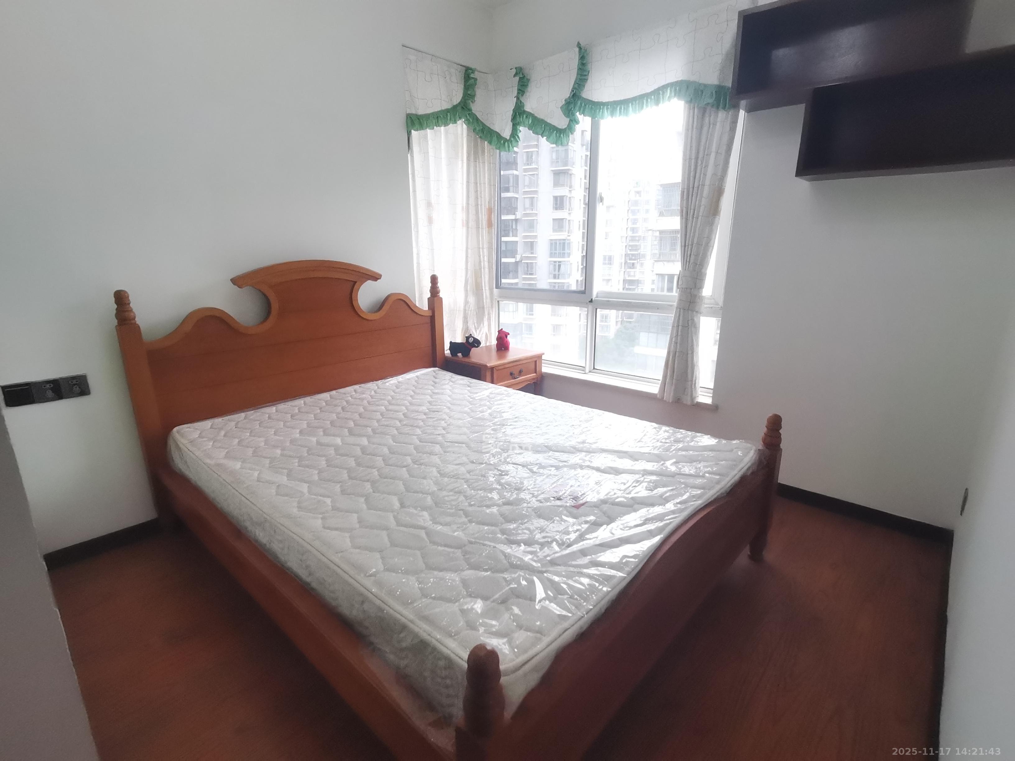 山语城一期  3室2厅2卫    3600.0元/月室内图