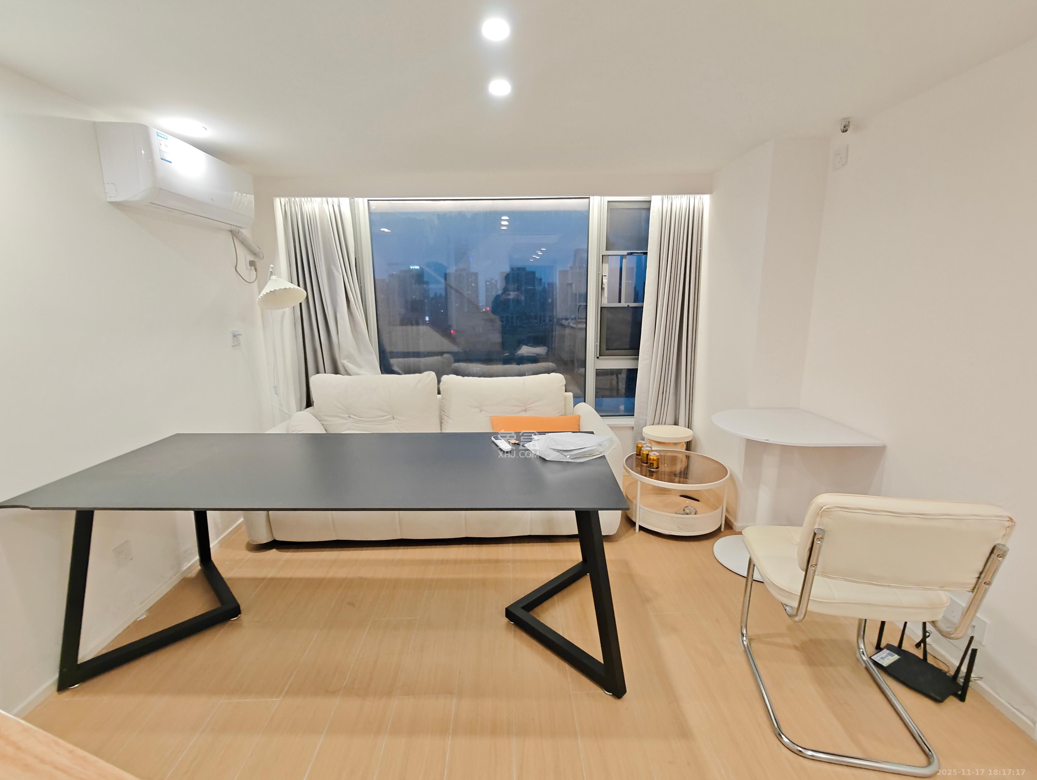 保利天禧EF区  2室2厅1卫    2800.0元/月室内图