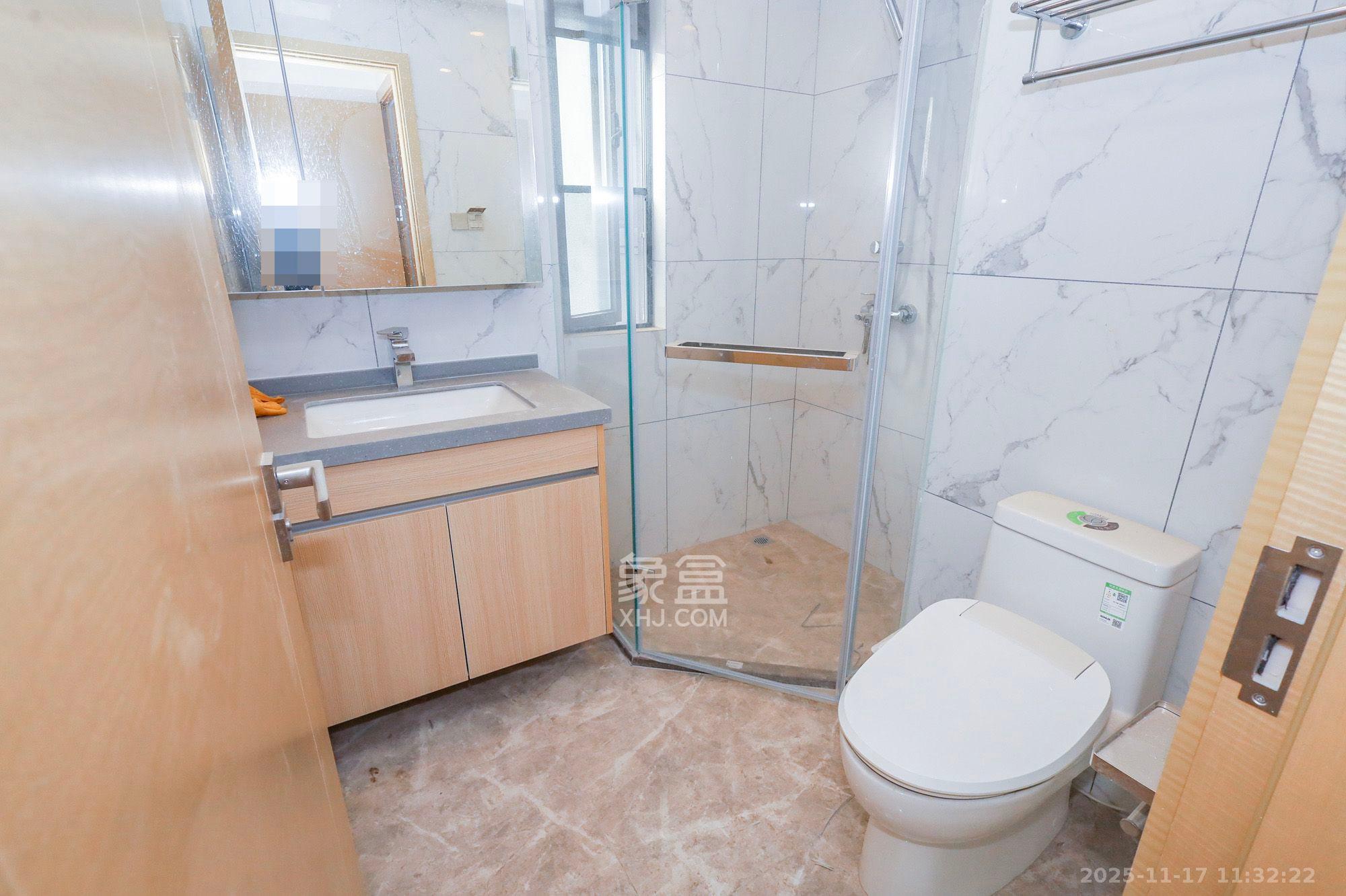 复地滨江金融中心  3室2厅2卫    4500.0元/月室内图