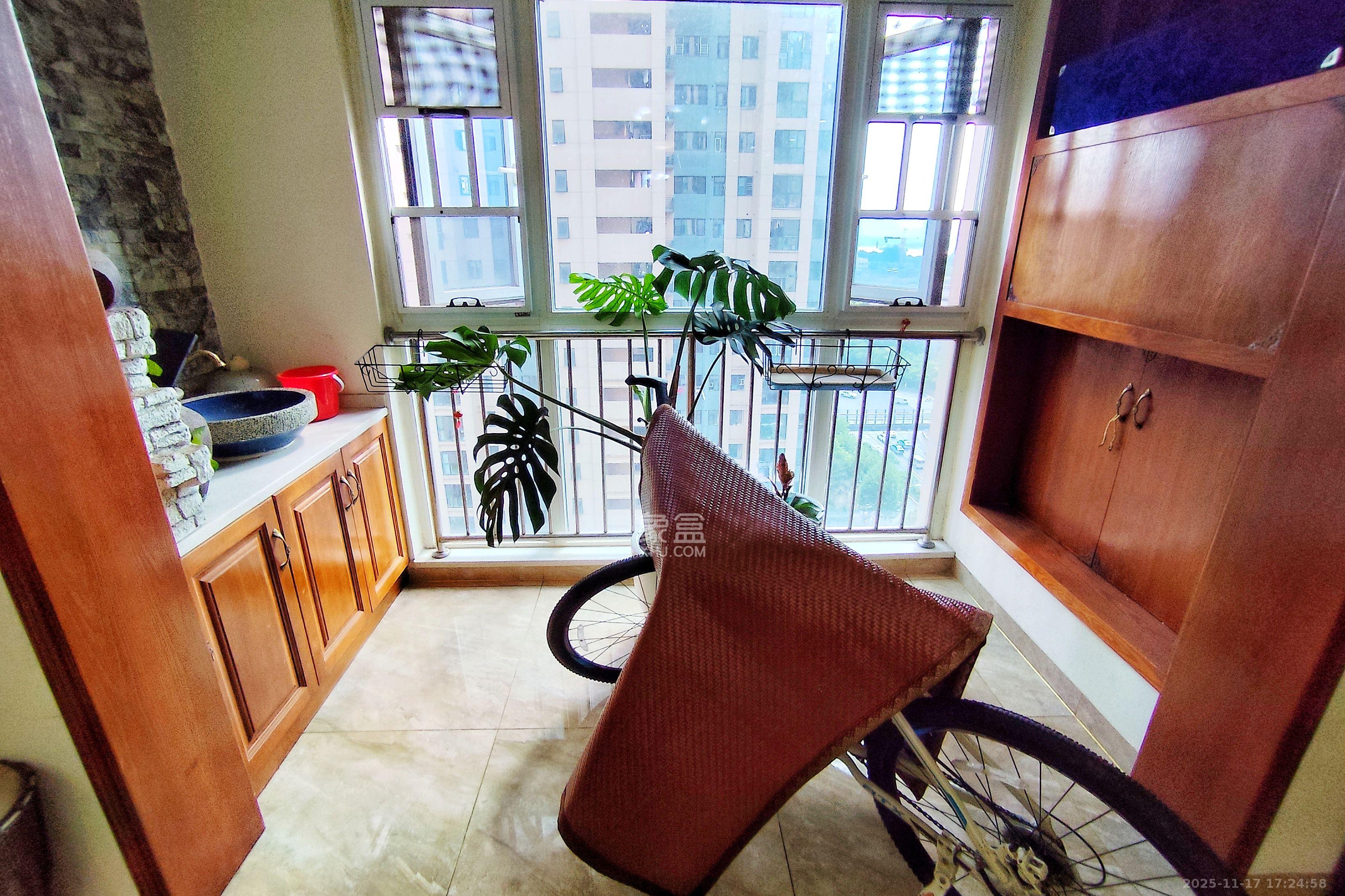 北辰三角洲E6区  3室2厅1卫    3200.0元/月室内图