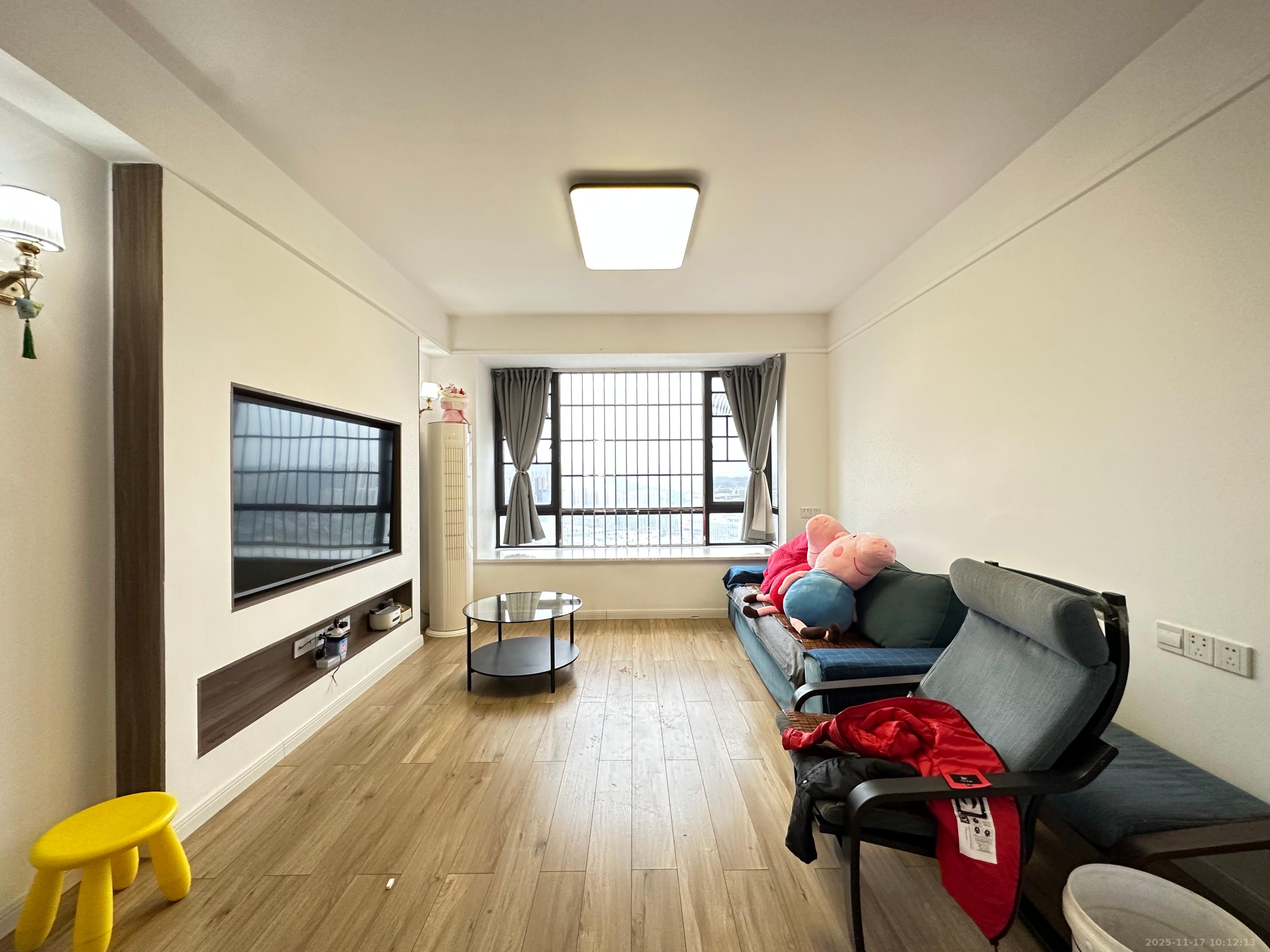 保利麓谷林语E区  3室2厅1卫    2300.0元/月