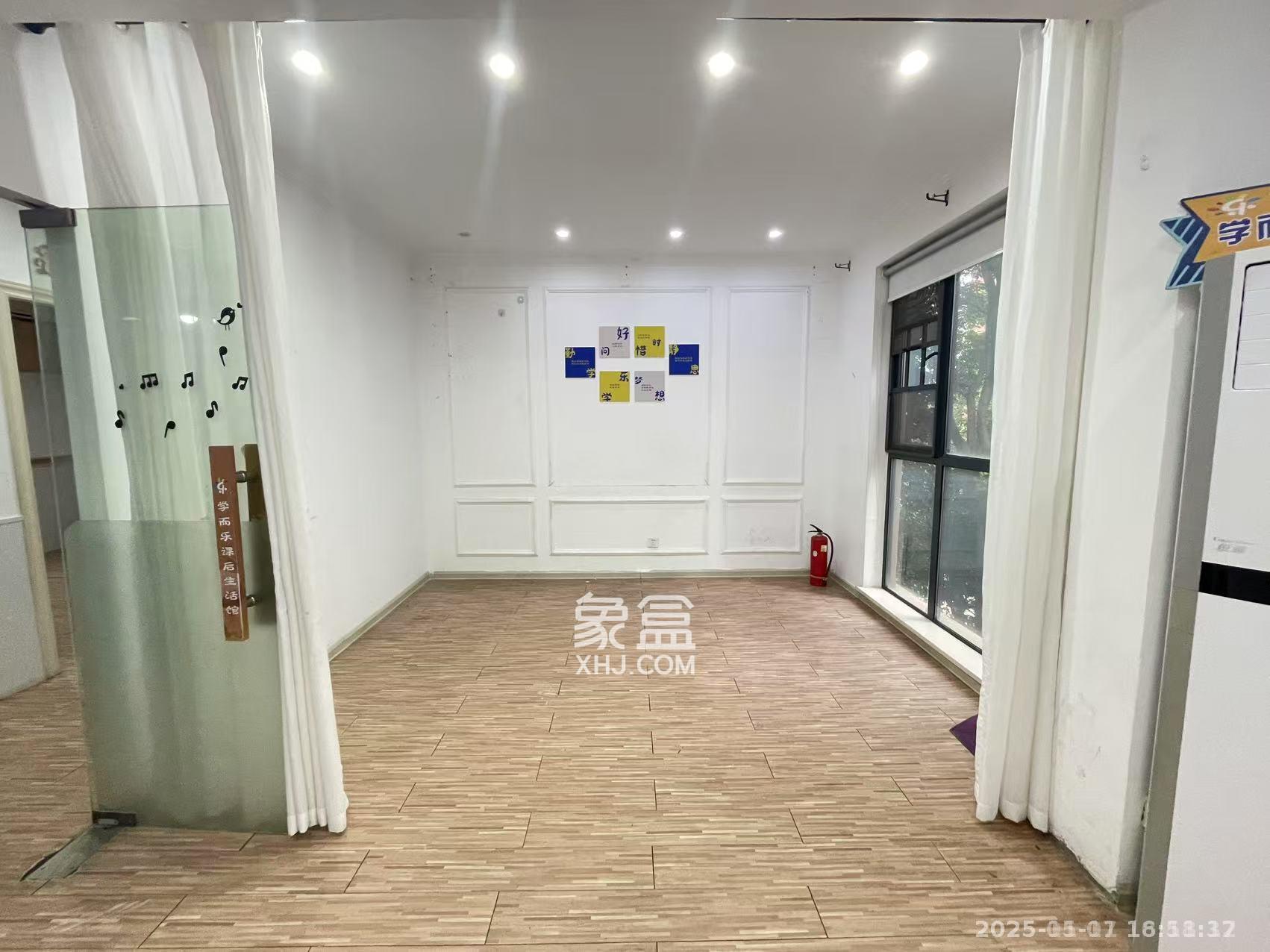 江河双水湾  3室2厅1卫    3000.0元/月室内图