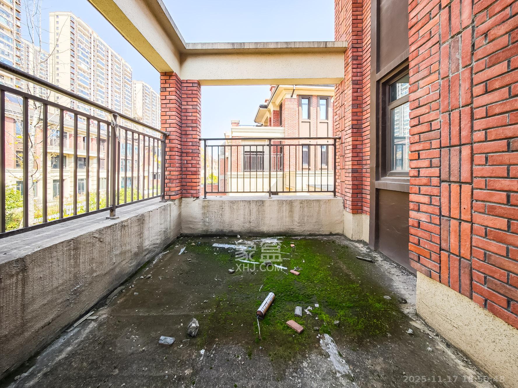 恒基旭辉湖山赋  5室3厅3卫    480.0万卧室