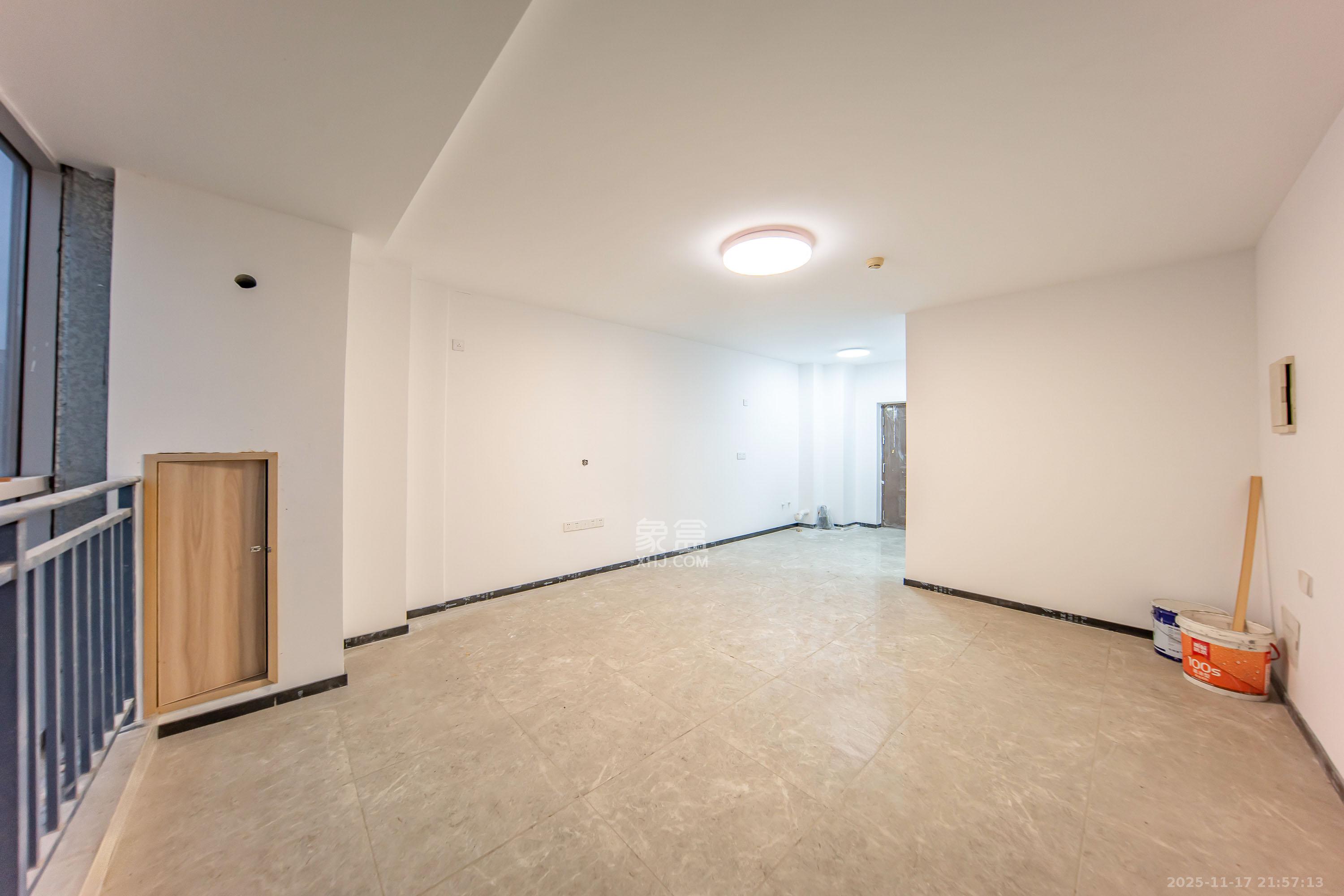 奥克斯滨仕花园（奥克斯洋湖广场/奥克斯中心）  1室1厅1卫    26.0万客厅