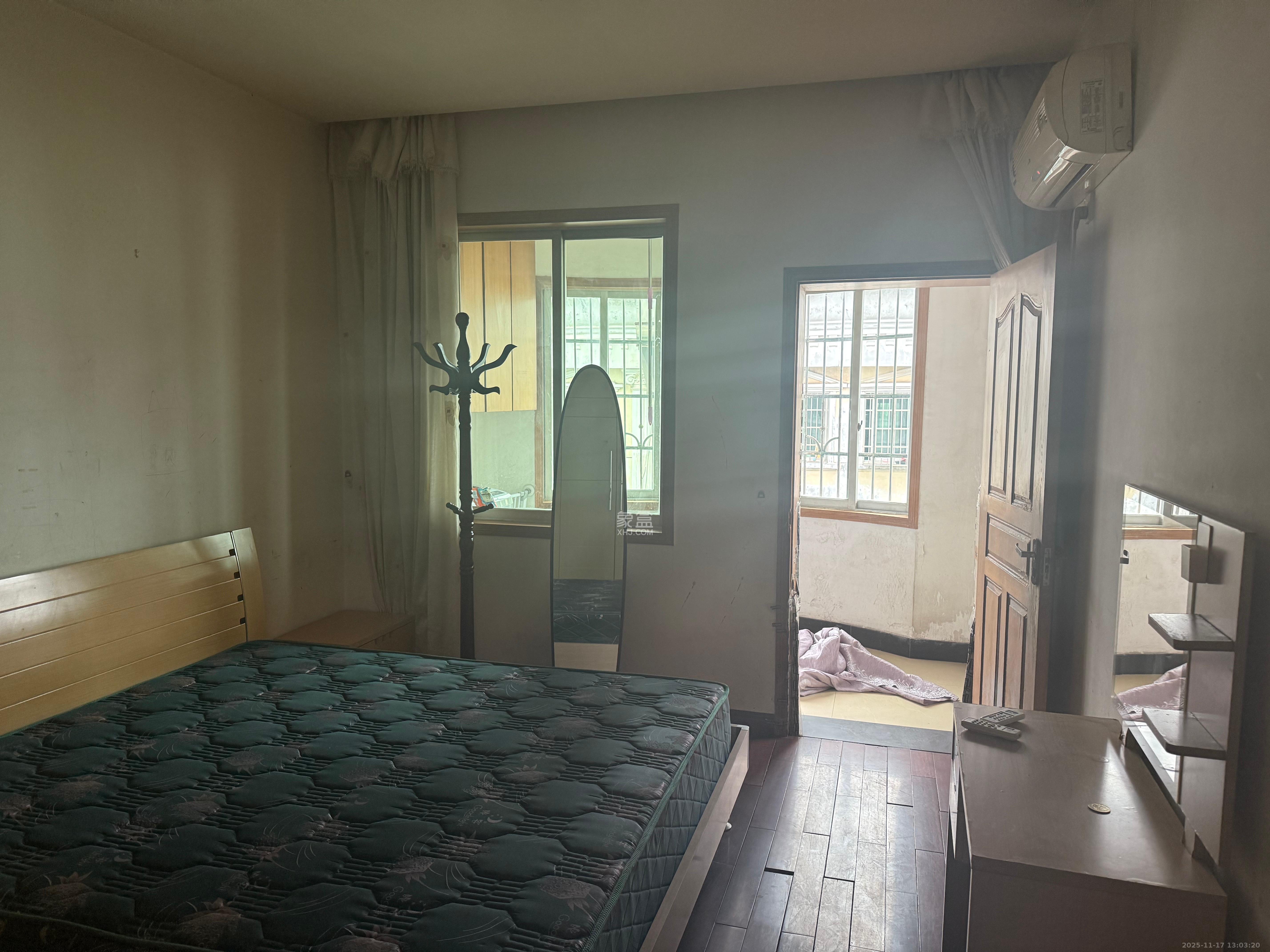 中南汽车世界  3室2厅1卫    1100.0元/月室内图