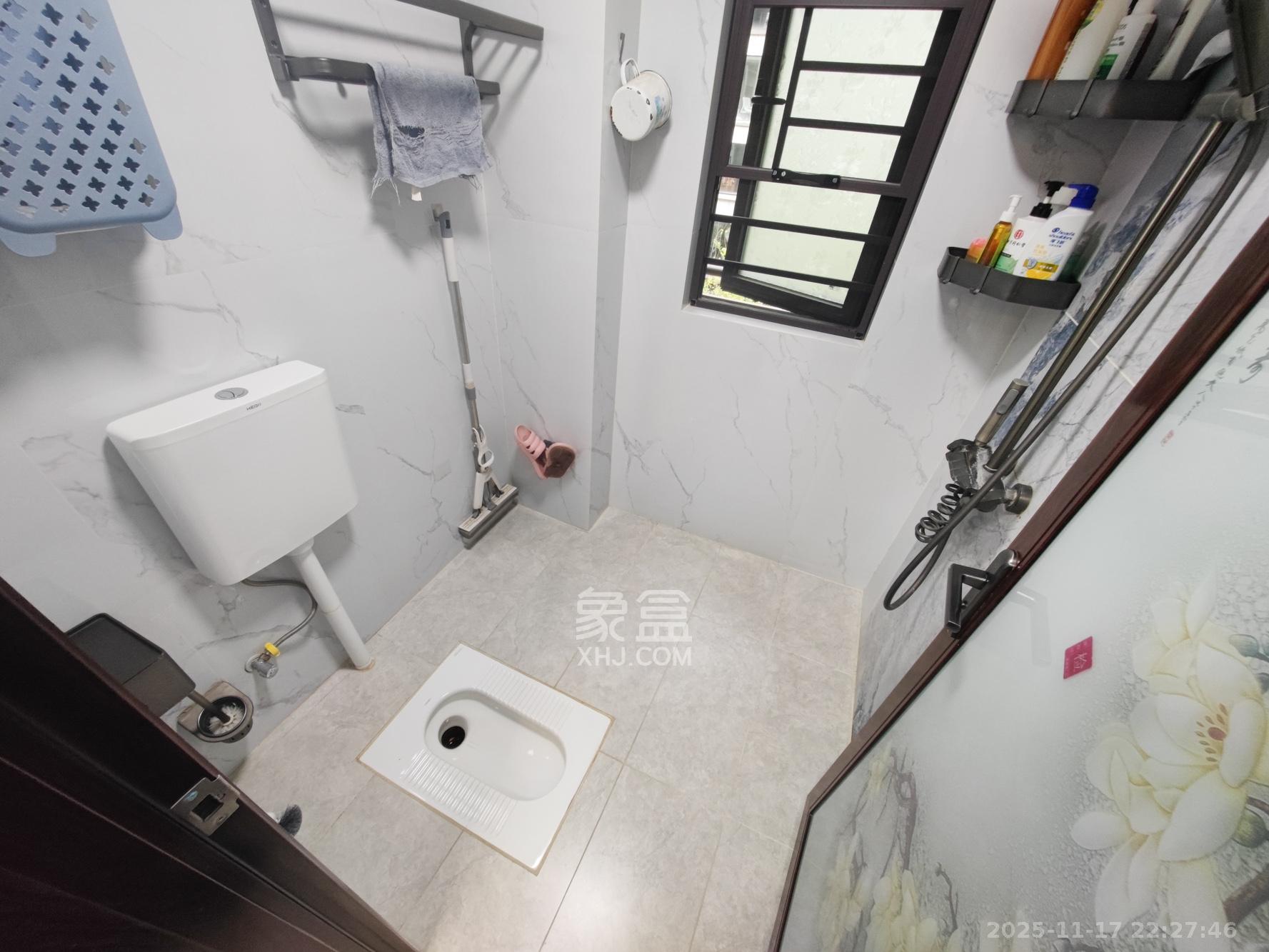 弘阳万侯府 4室2厅2卫 218.0万 弘阳万侯府 4室2厅2卫 218.0万卫生间