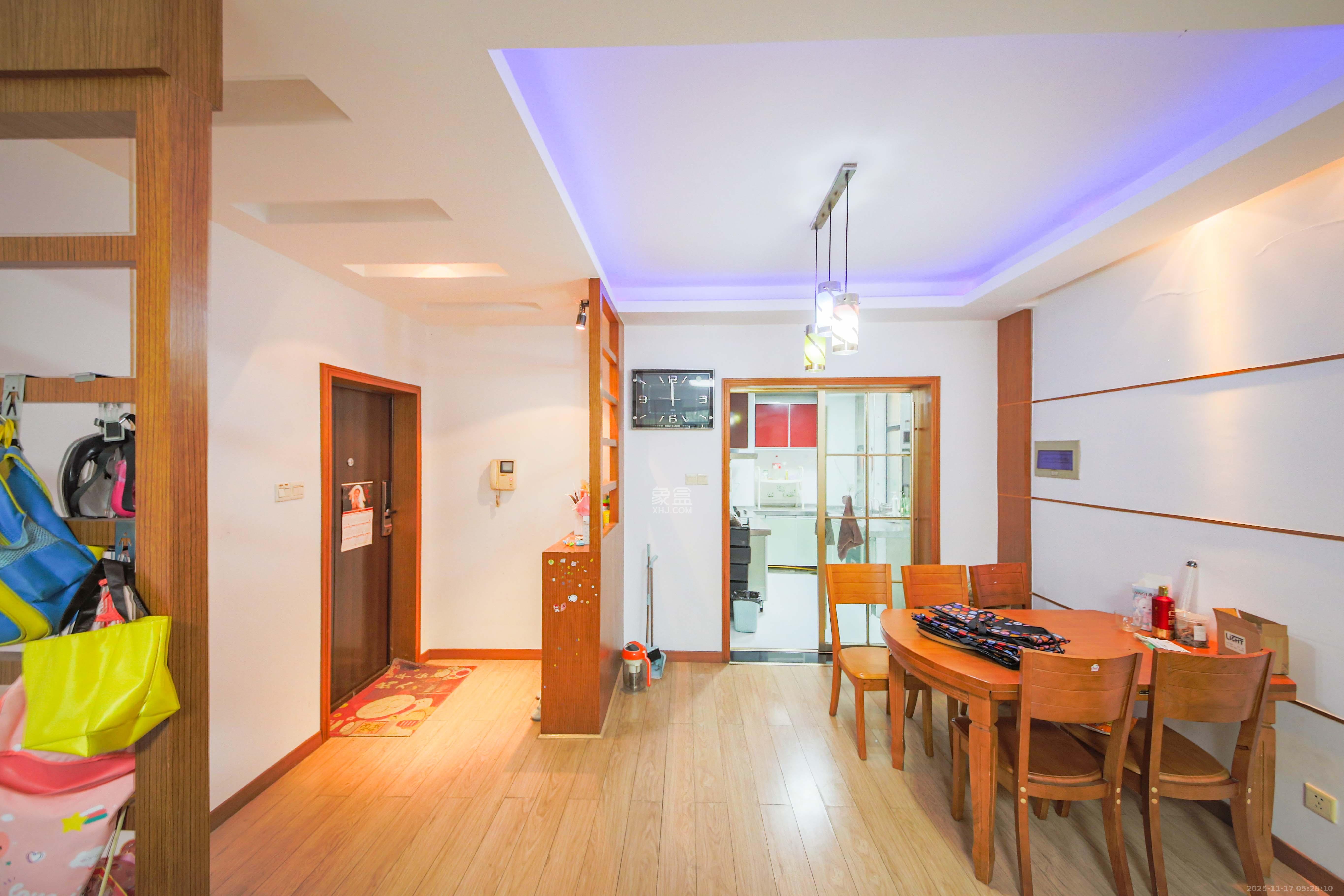 湘诚嘉园 4室2厅2卫 138.0万 湘诚嘉园 4室2厅2卫 138.0万客厅