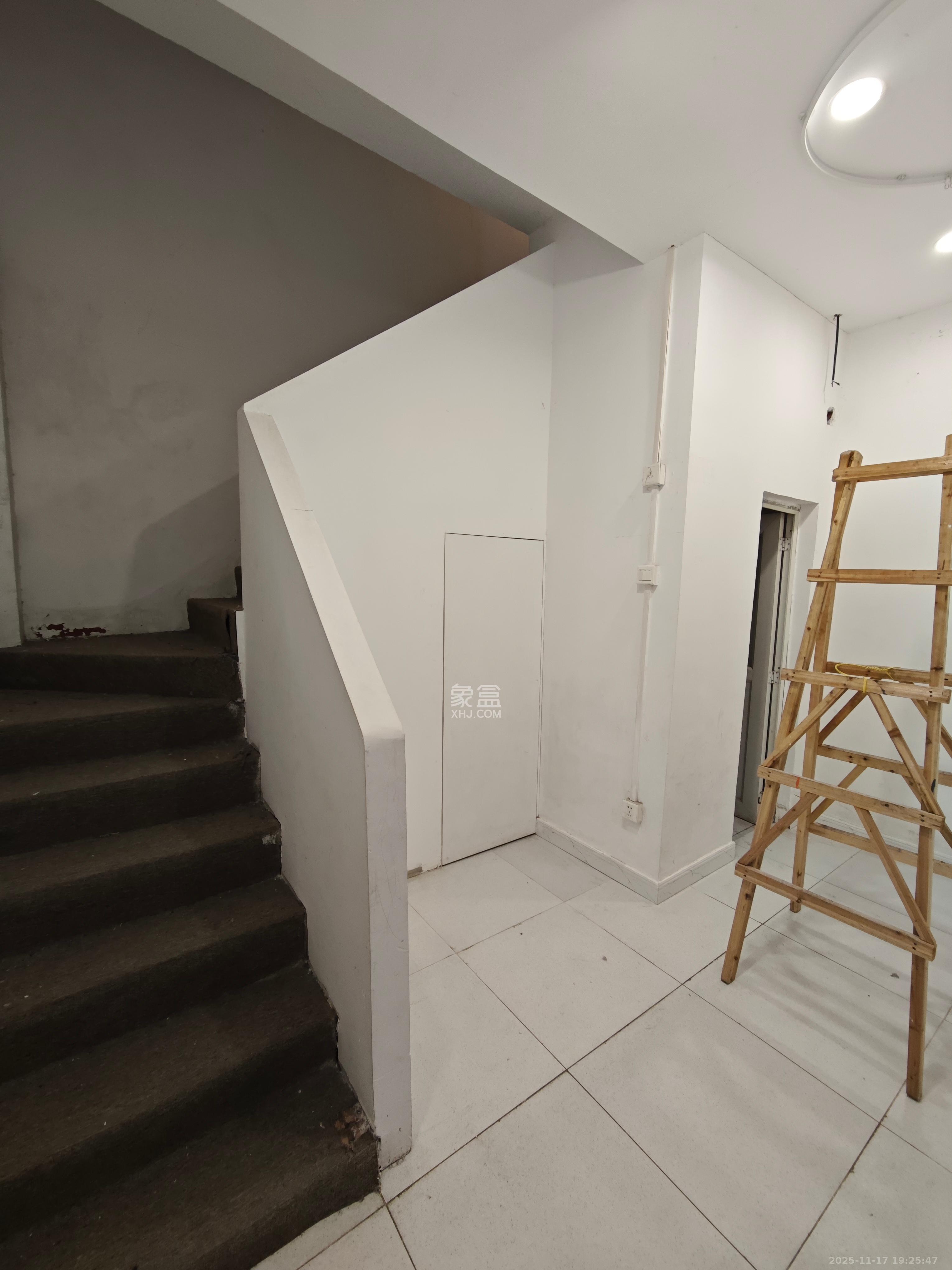 山水人家一二期   102.44㎡      5300.0元/月室内图