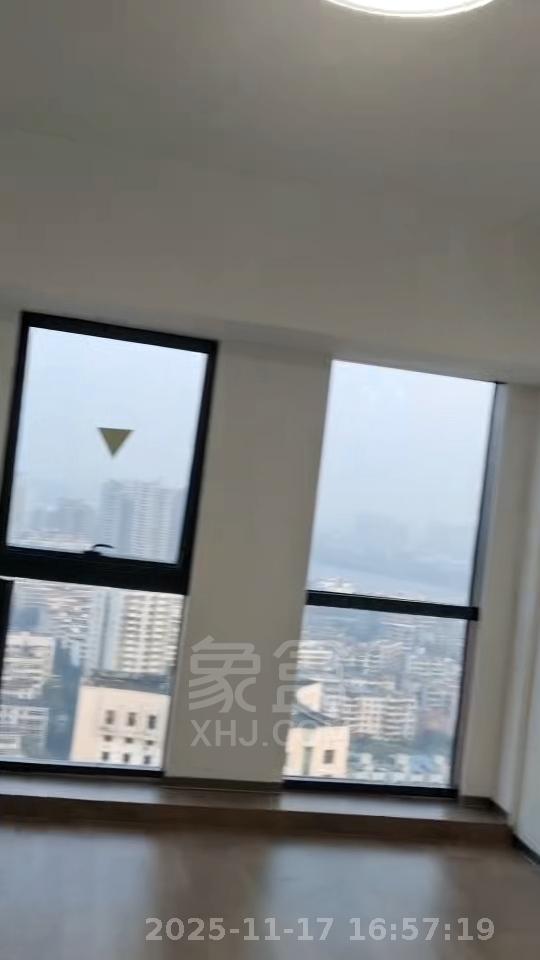 未来云环球中心  1室0厅0卫    2000.0元/月