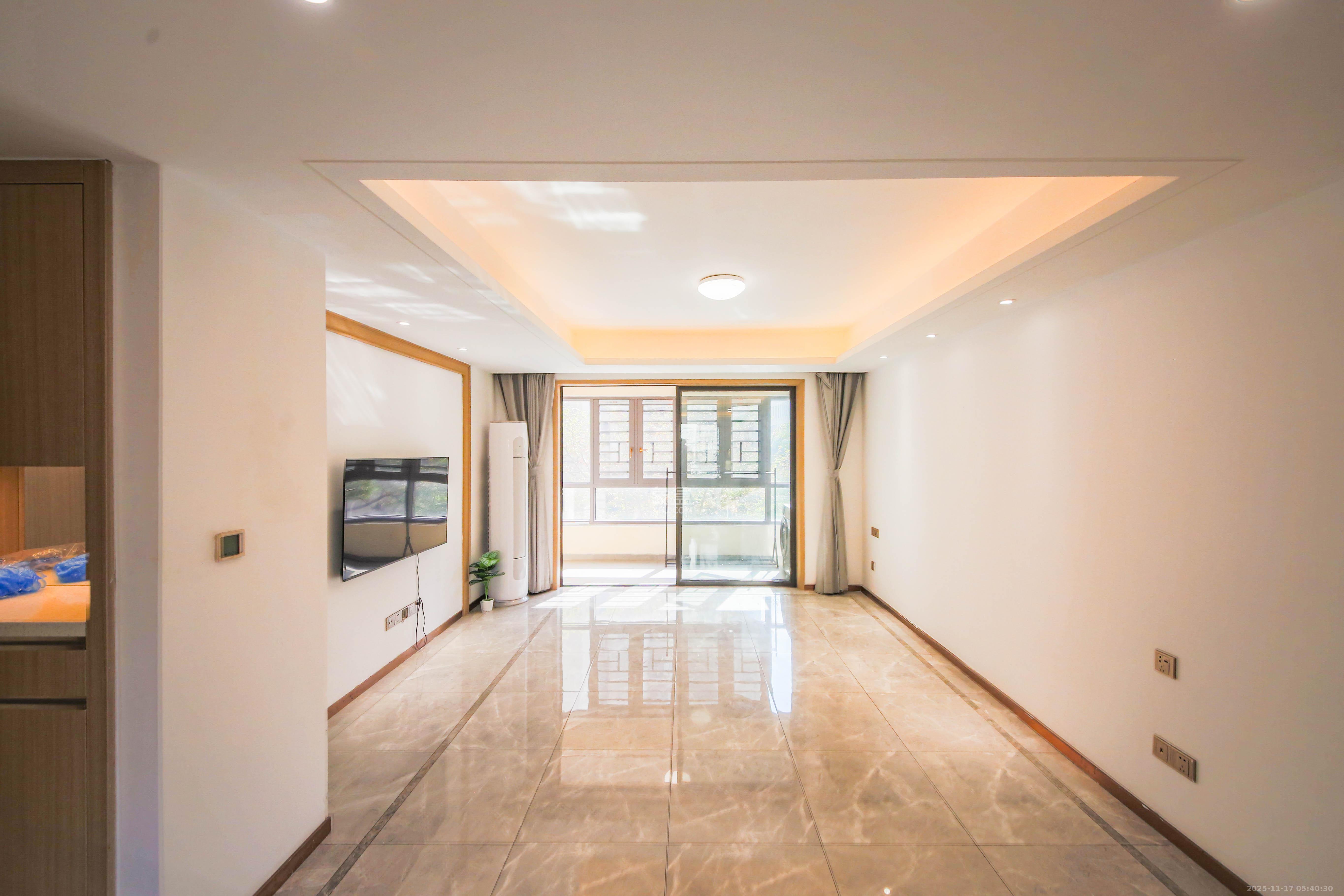 旭辉华宇南宸府  4室2厅2卫    189.0万客厅