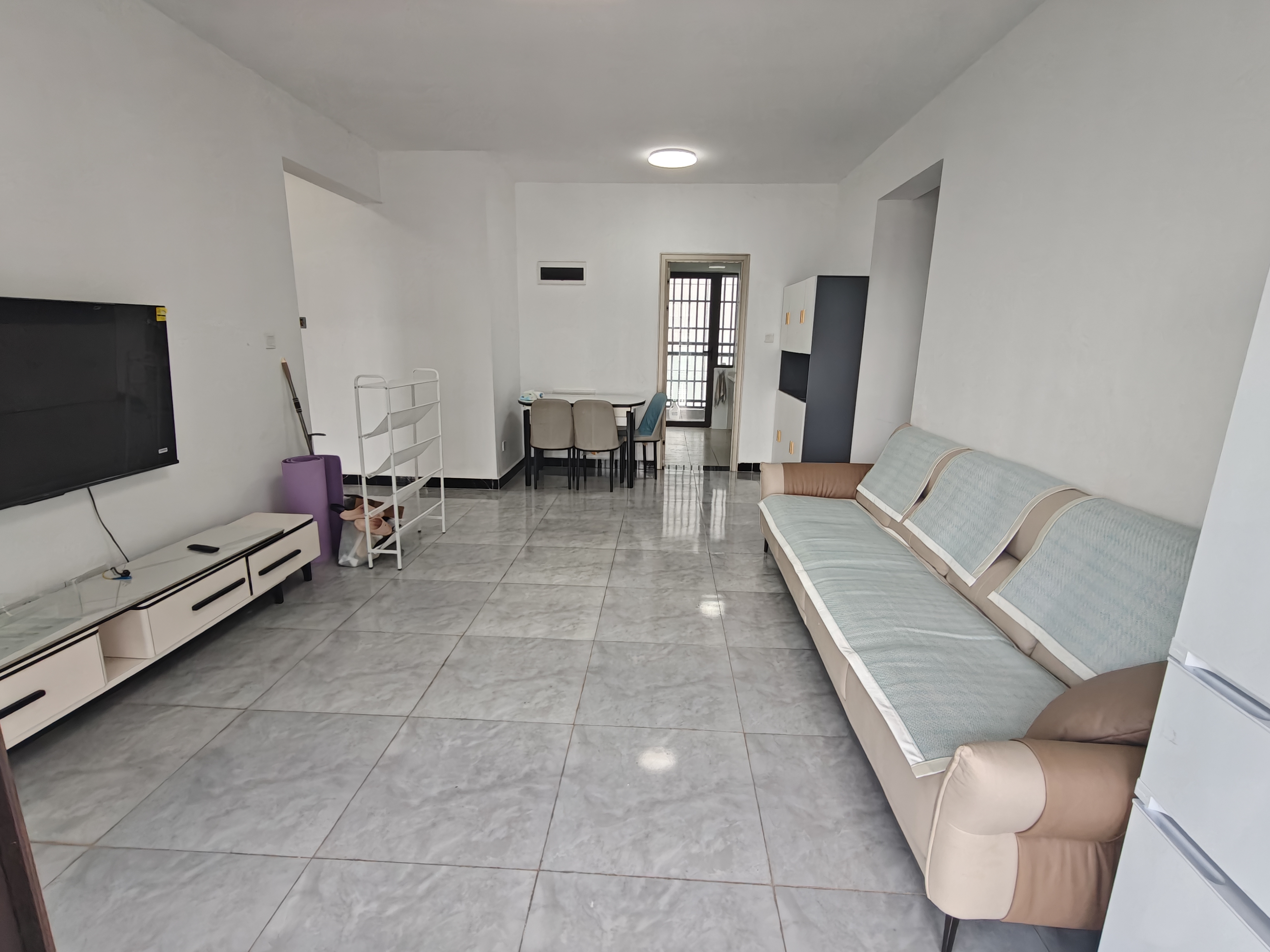 坡博家园四区  4室2厅2卫    3300.0元/月室内图