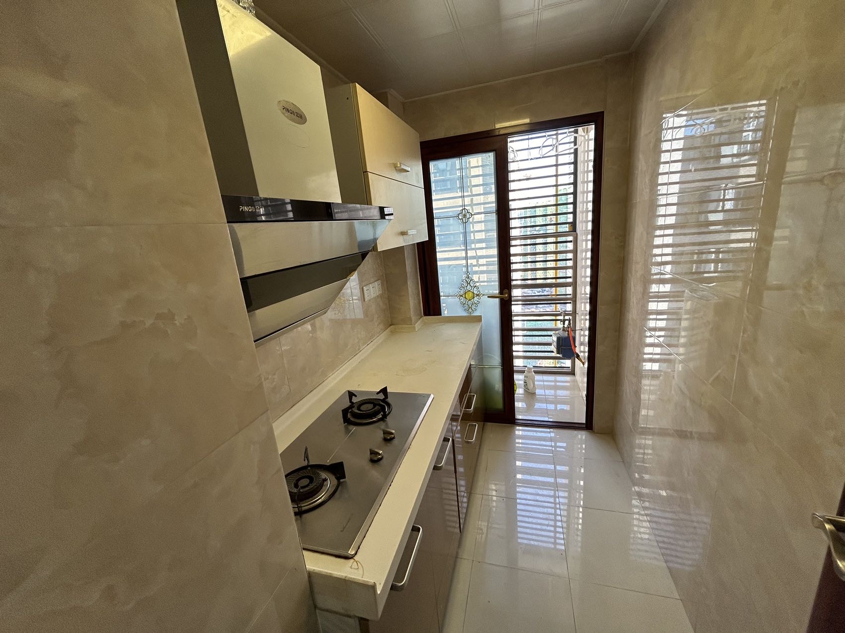 逸臣中央 1室0厅0卫 1400.0元/月 逸臣中央 1室0厅0卫 1400.0元/月室内图