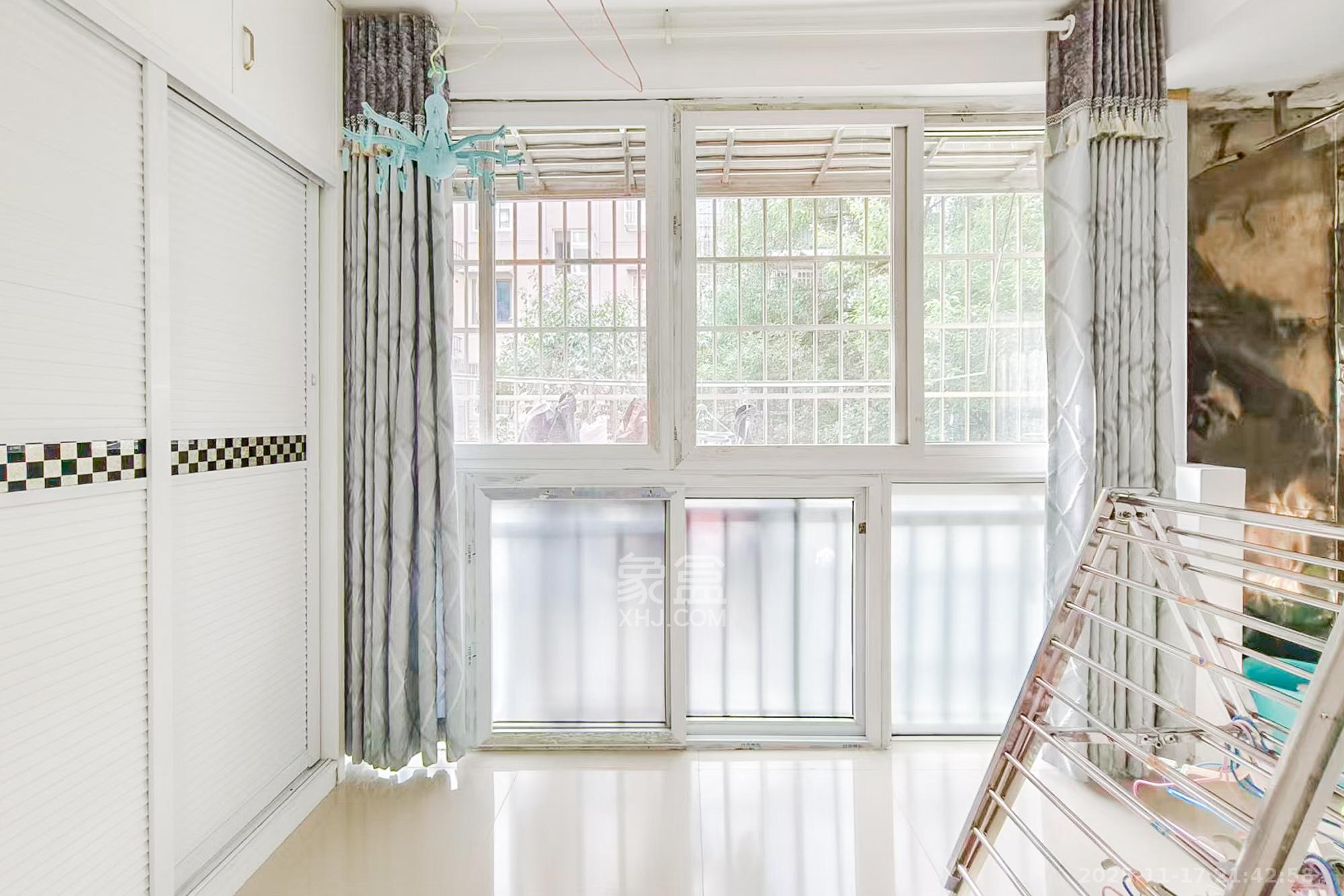 新诚小区 2室1厅1卫 40.0万 新诚小区 2室1厅1卫 40.0万阳台