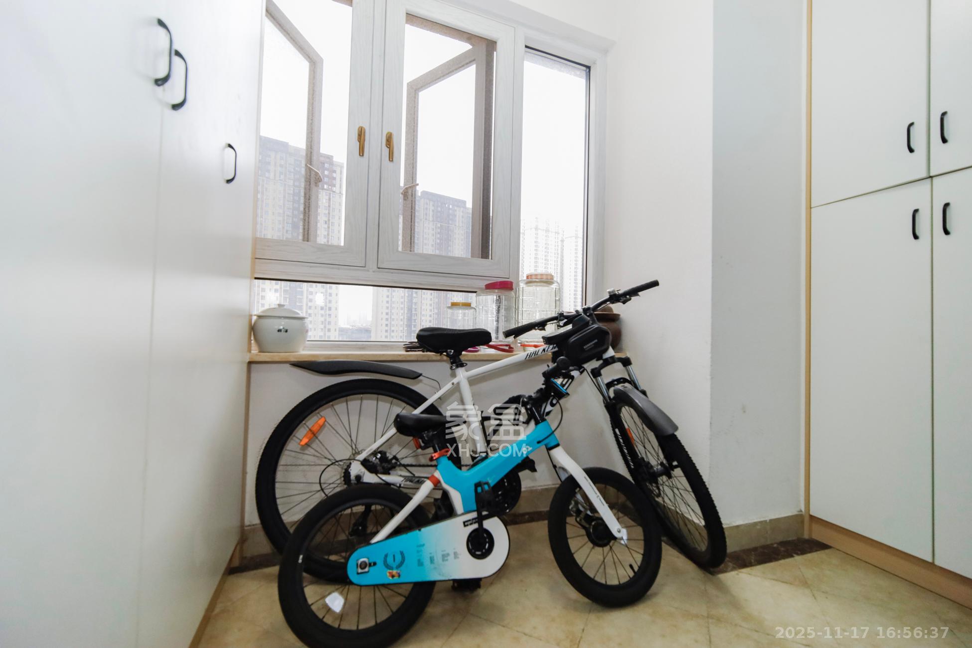 五江天街南区  3室2厅1卫    86.0万阳台