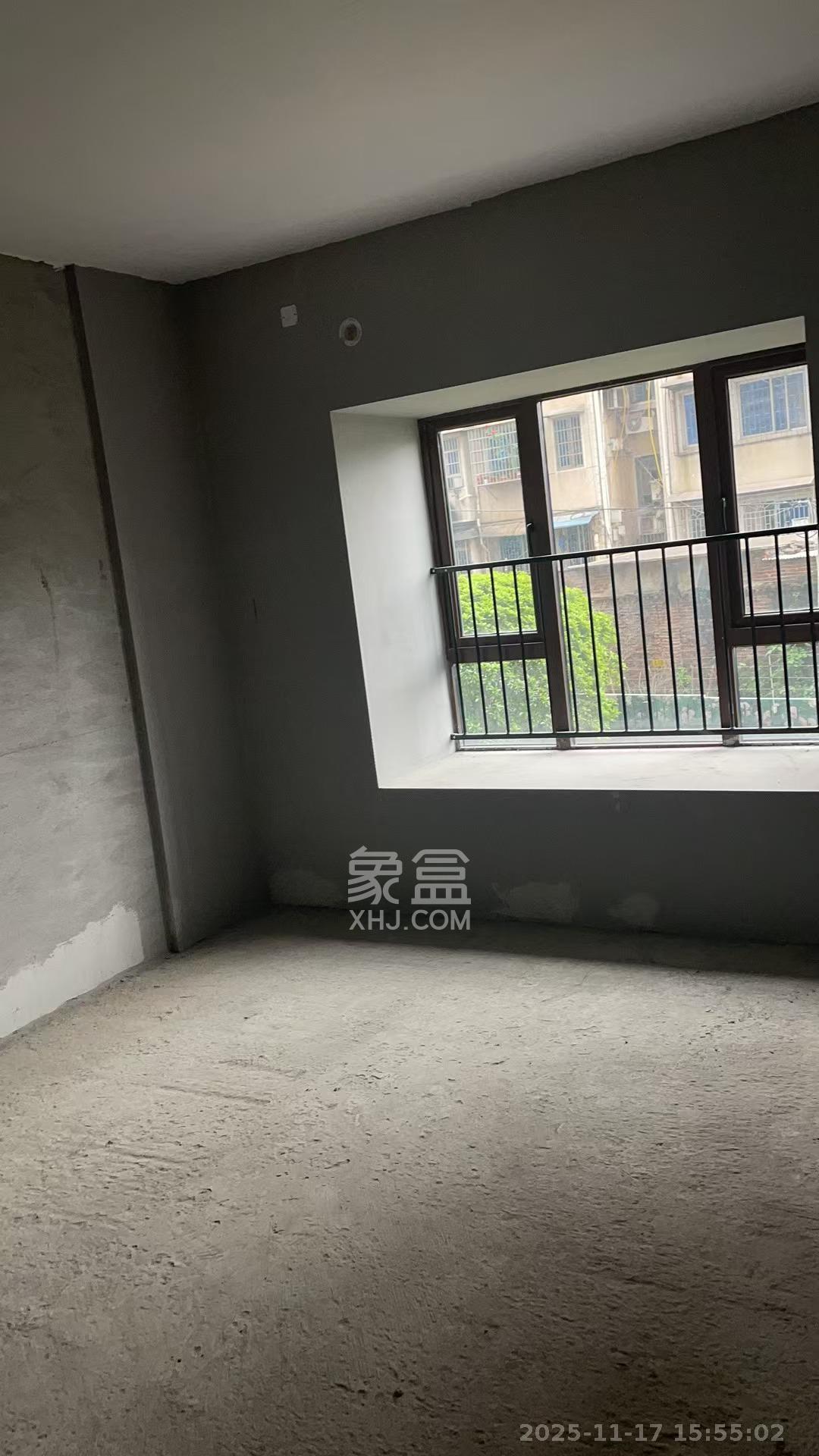 碧桂园潭州府  3室2厅2卫    50.0万客厅