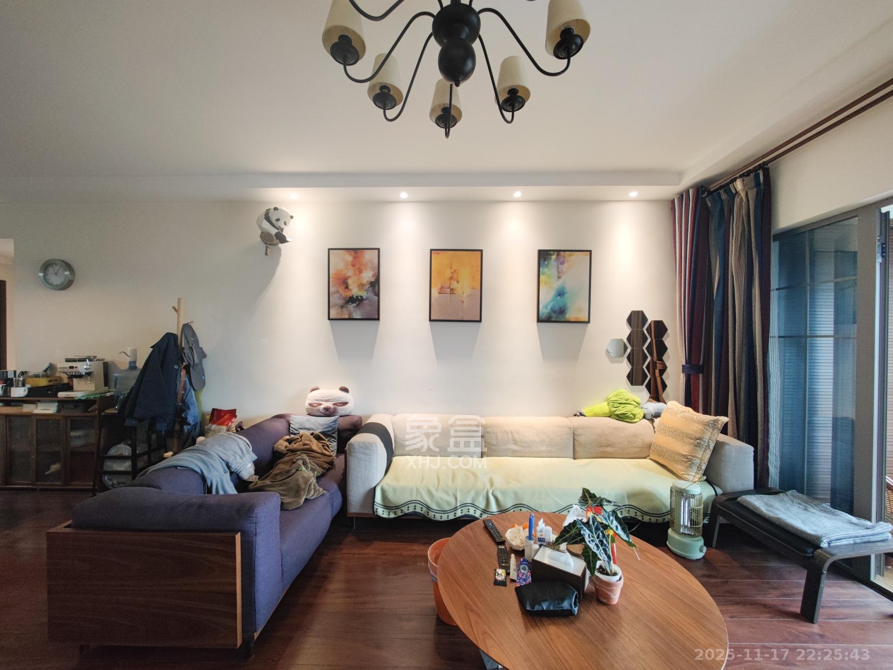 托斯卡纳洋房高层 4室2厅2卫 172.0万 托斯卡纳洋房高层 4室2厅2卫 172.0万客厅