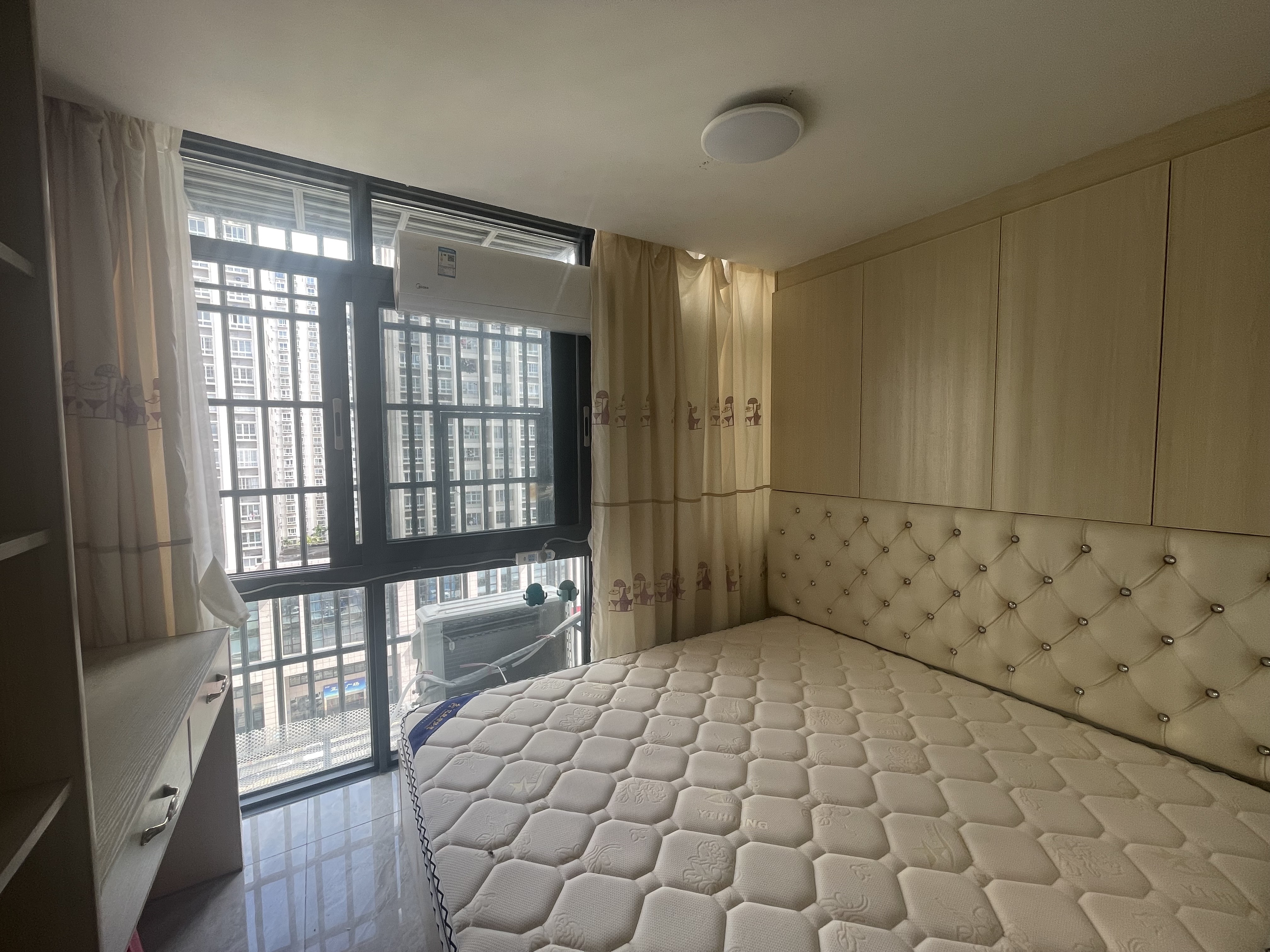 宝驹花园  1室1厅1卫    1800.0元/月室内图