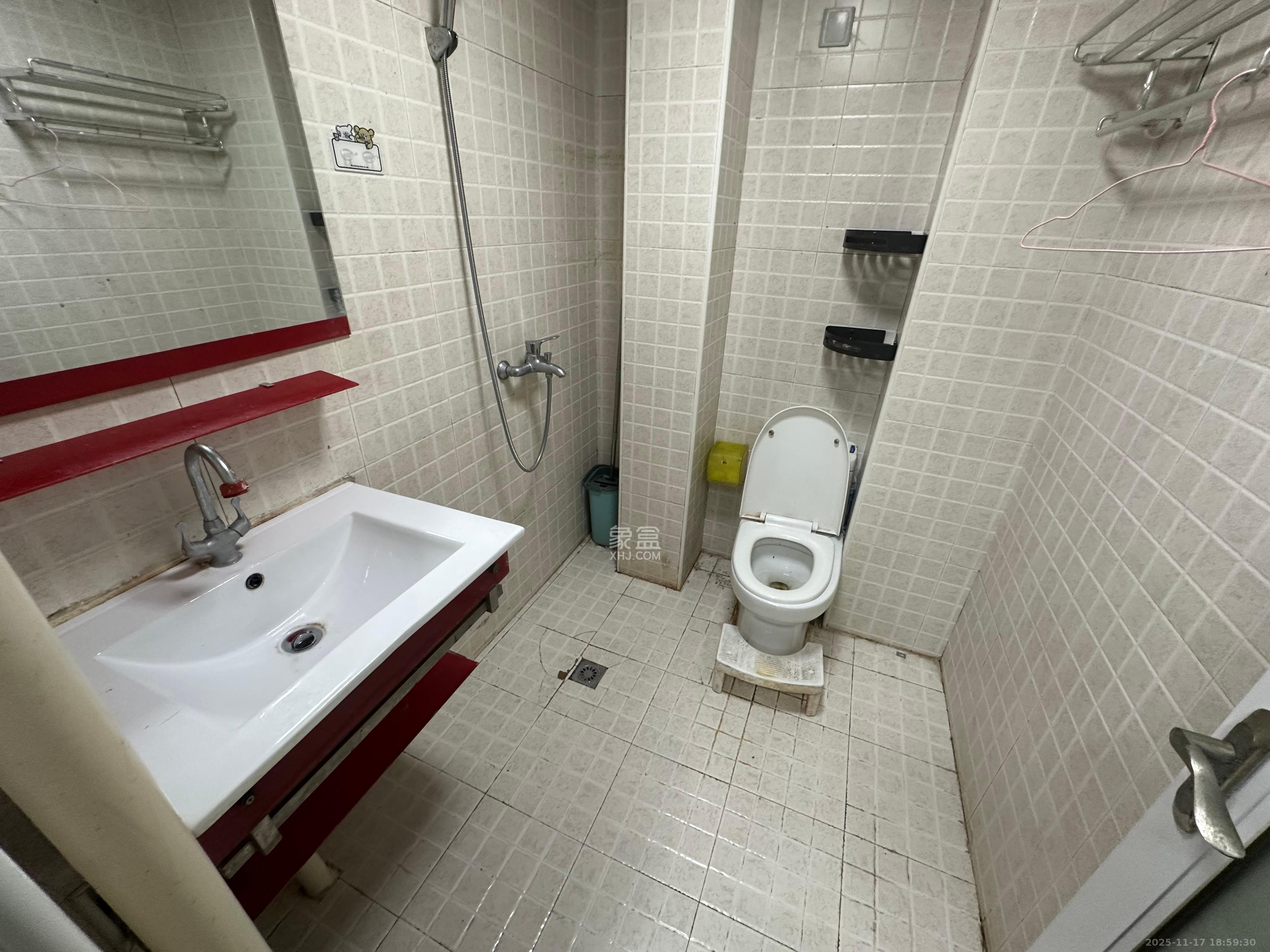 锦泰东环国际 1室1厅1卫 1500.0元/月 锦泰东环国际 1室1厅1卫 1500.0元/月室内图