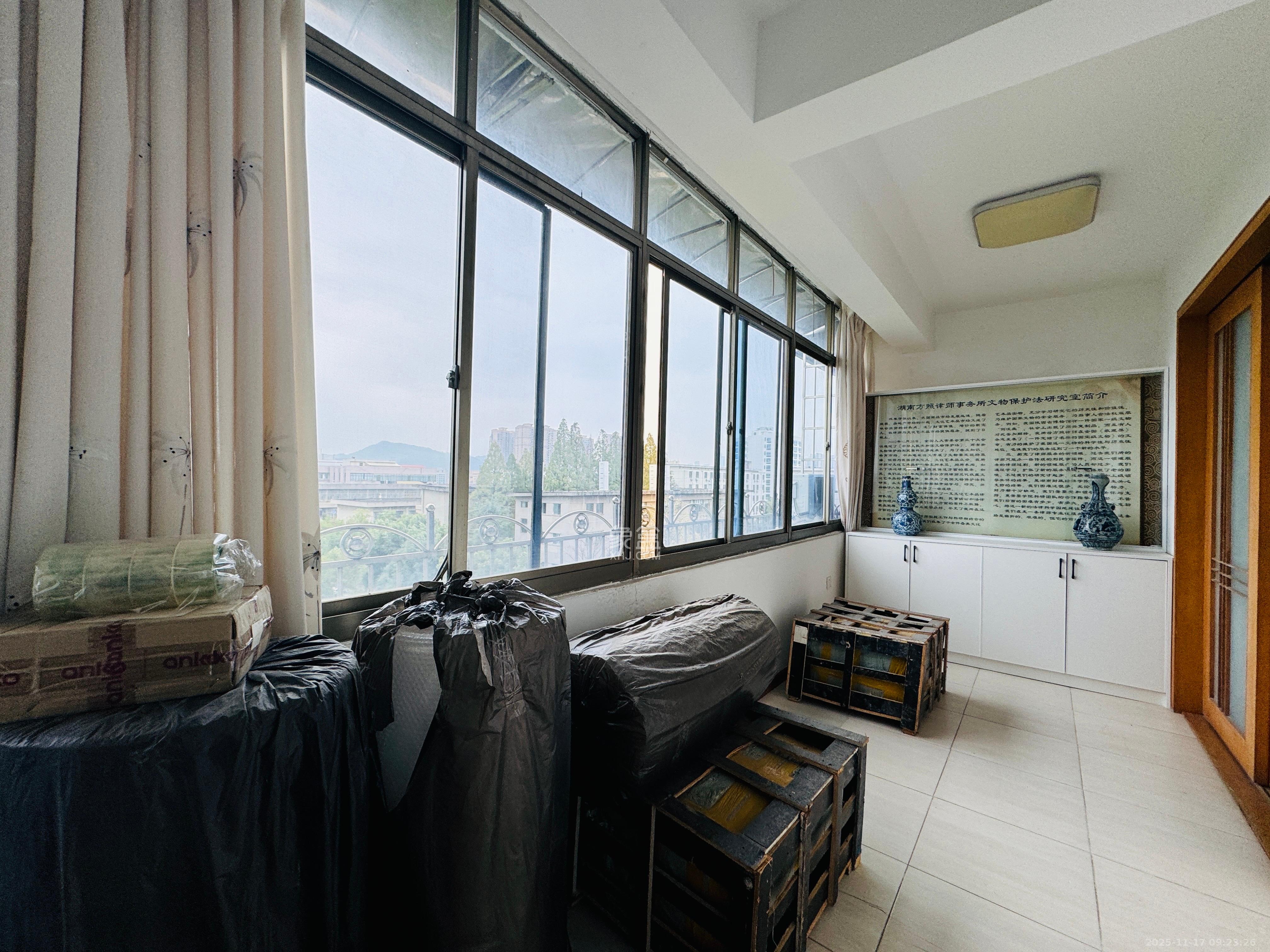 石佳冲小区  4室2厅2卫    3600.0元/月室内图