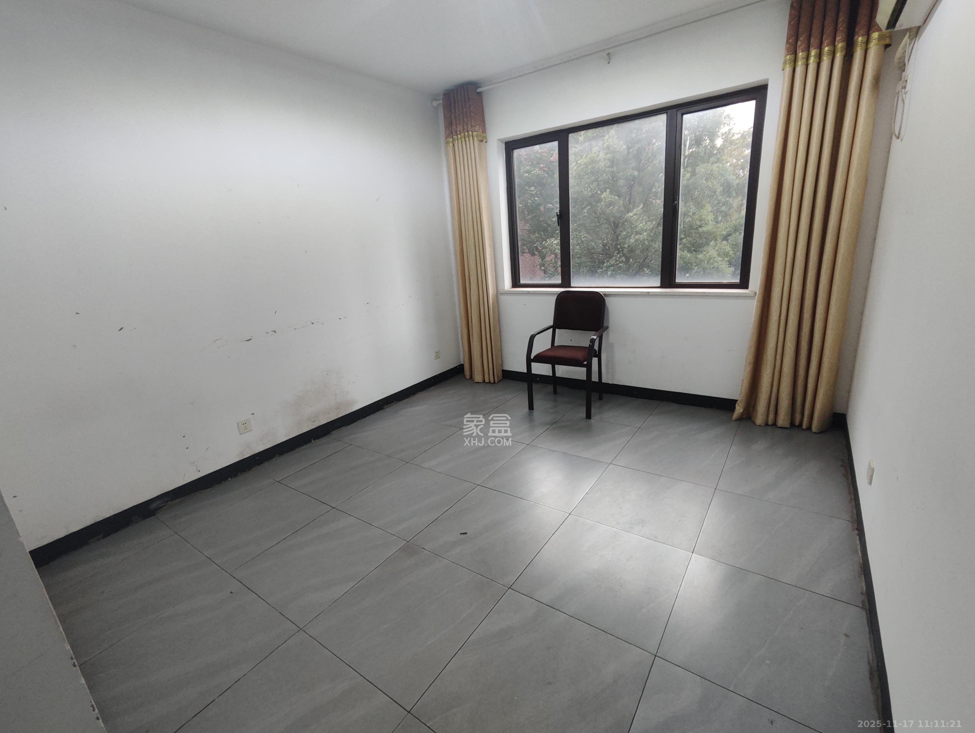 星湖湾一期高层 4室2厅2卫 2890.0元/月 星湖湾一期高层 4室2厅2卫 2890.0元/月室内图