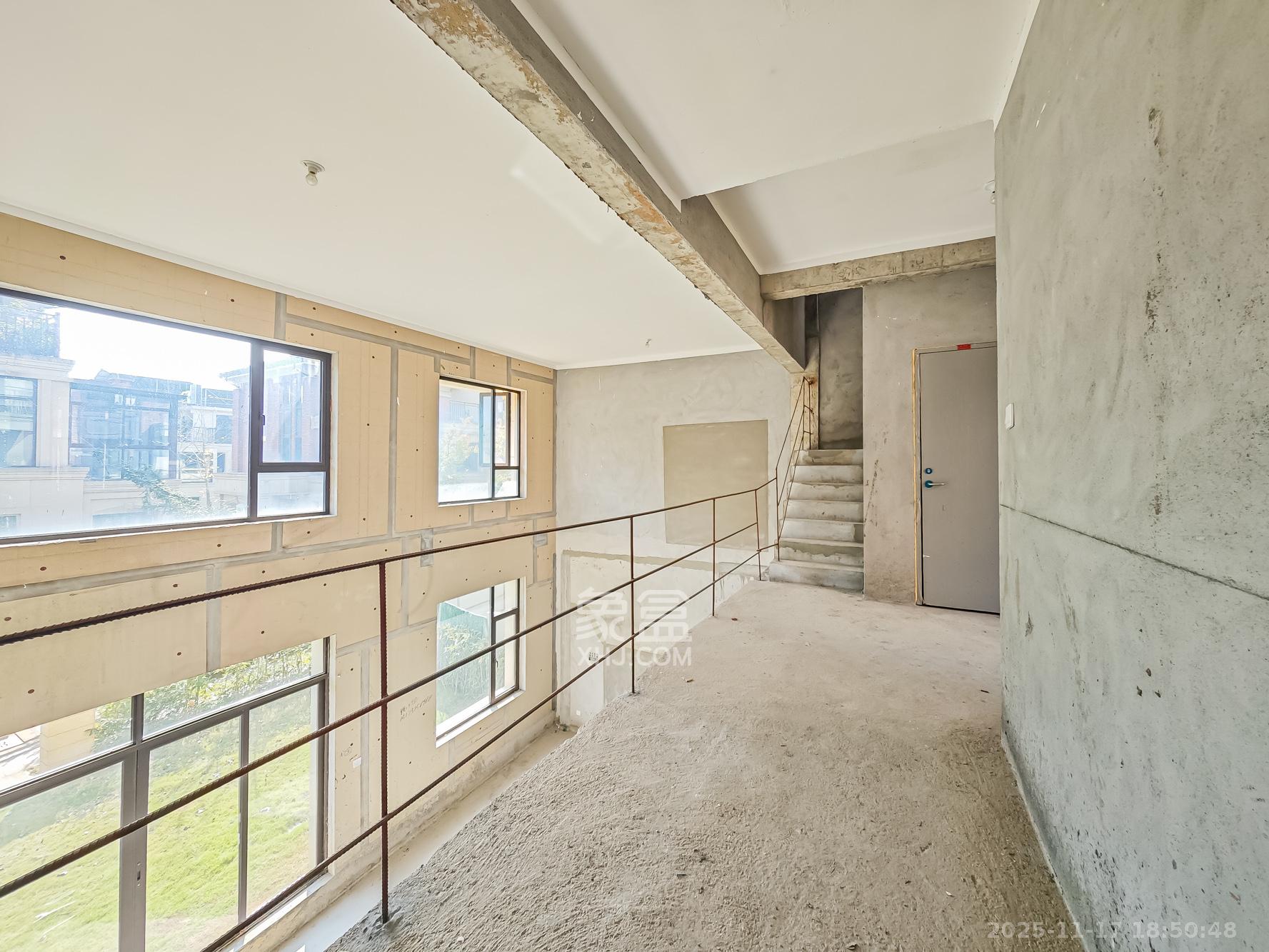 恒基旭辉湖山赋  5室3厅3卫    480.0万其他