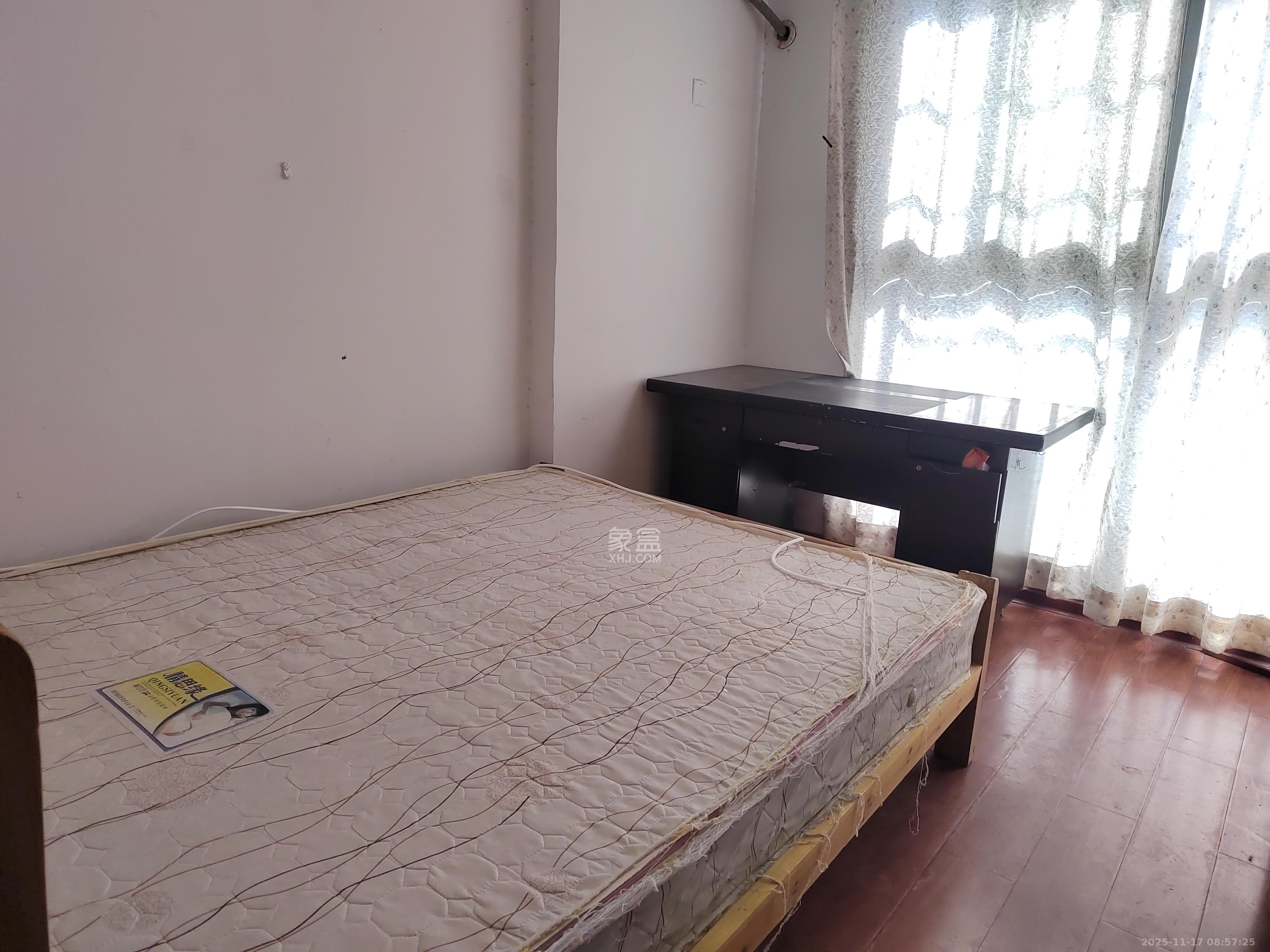 童话里  3室2厅1卫    1700.0元/月室内图