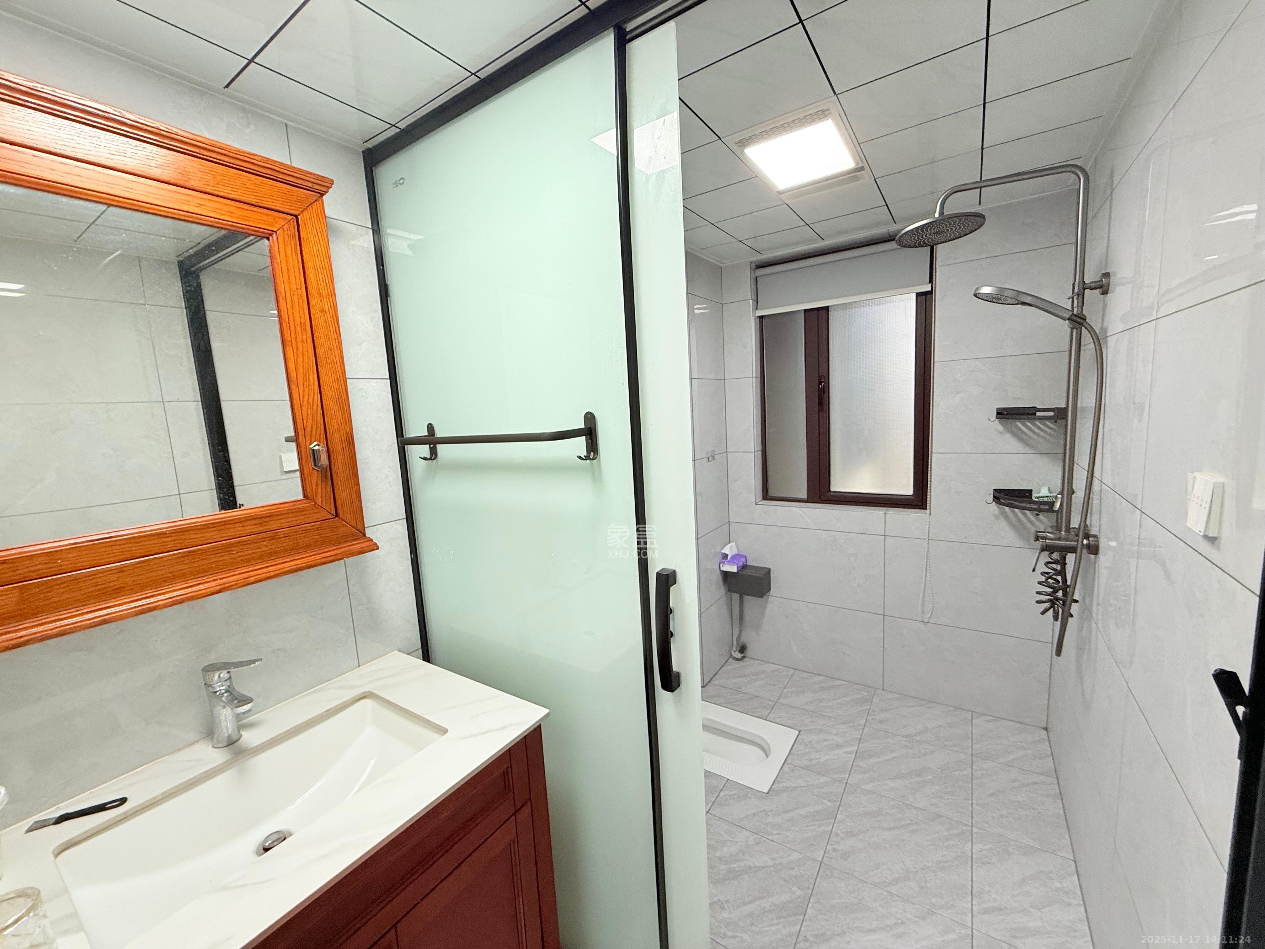 和润园三期  3室2厅2卫    2800.0元/月室内图