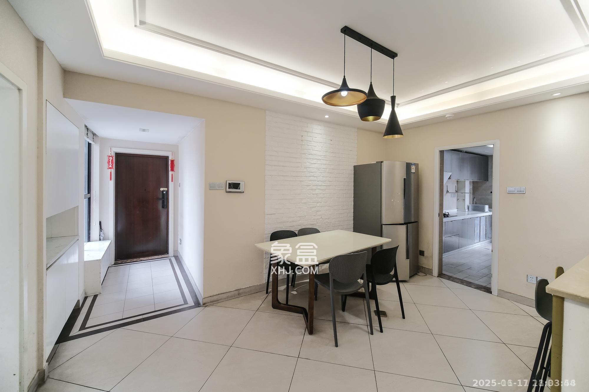 花样年华 4室2厅2卫 2200.0元/月 花样年华 4室2厅2卫 2200.0元/月室内图