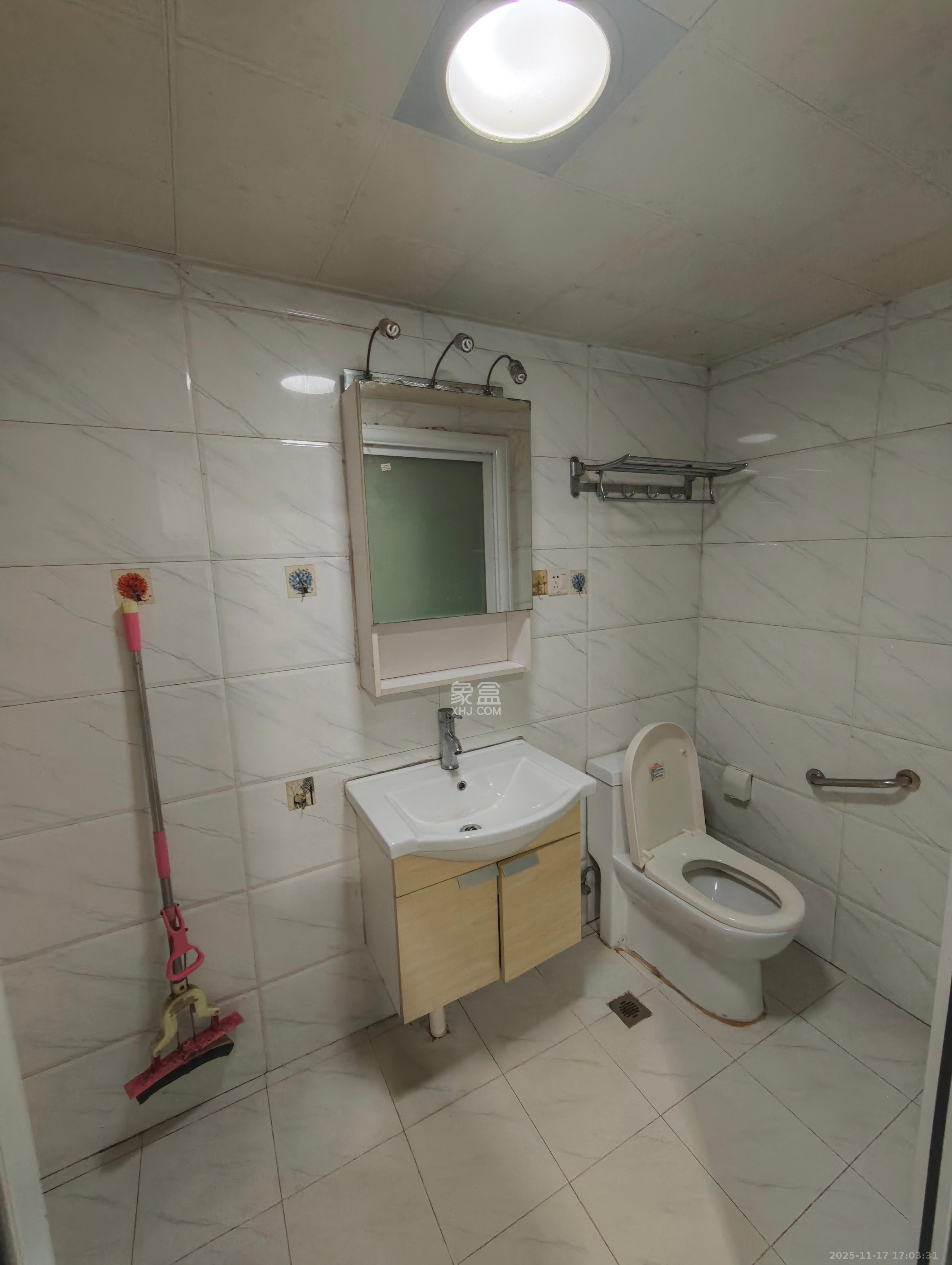 三一街区  2室1厅1卫    1500.0元/月室内图