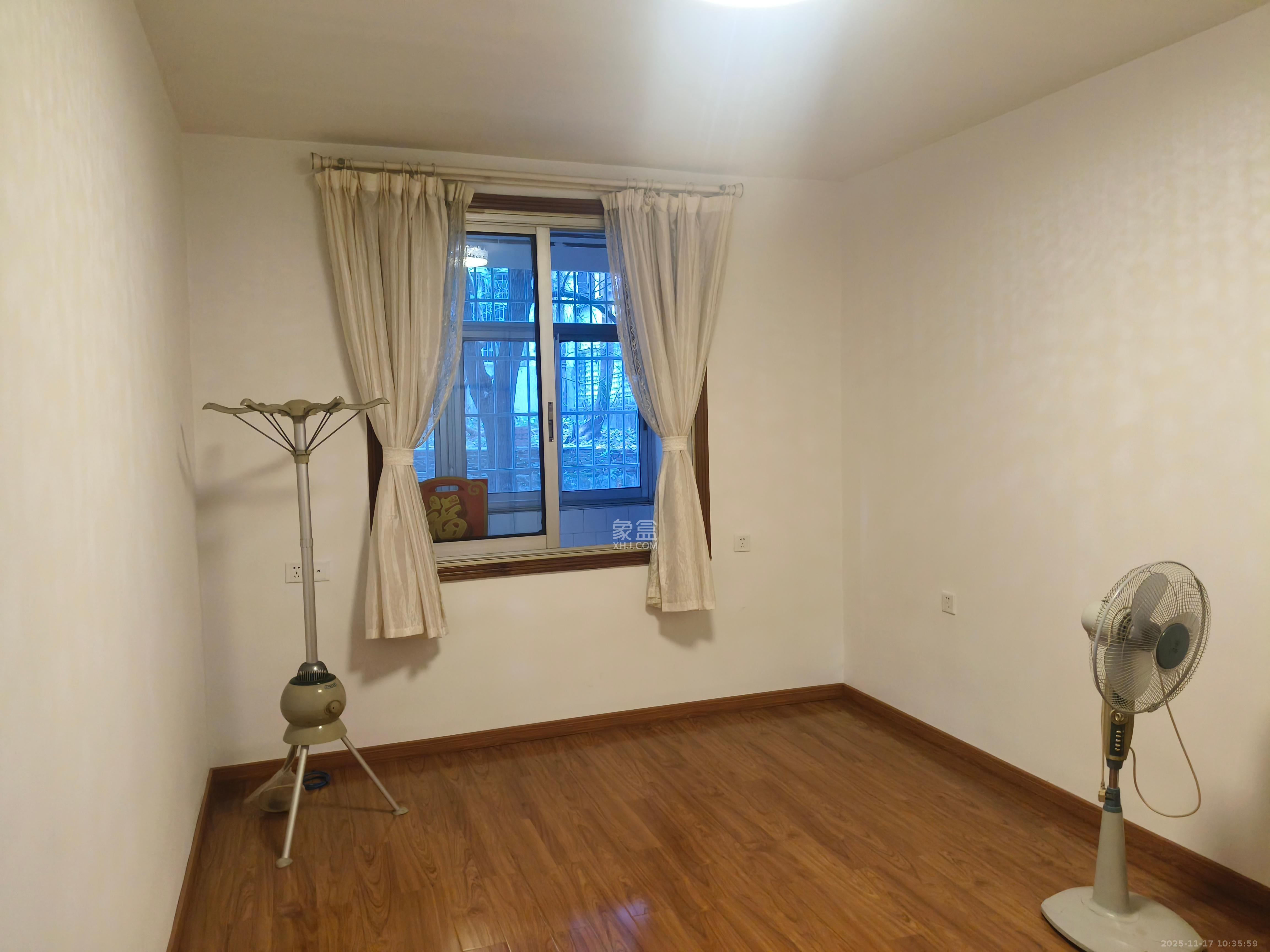 开发公司宿舍  2室1厅1卫    1800.0元/月室内图