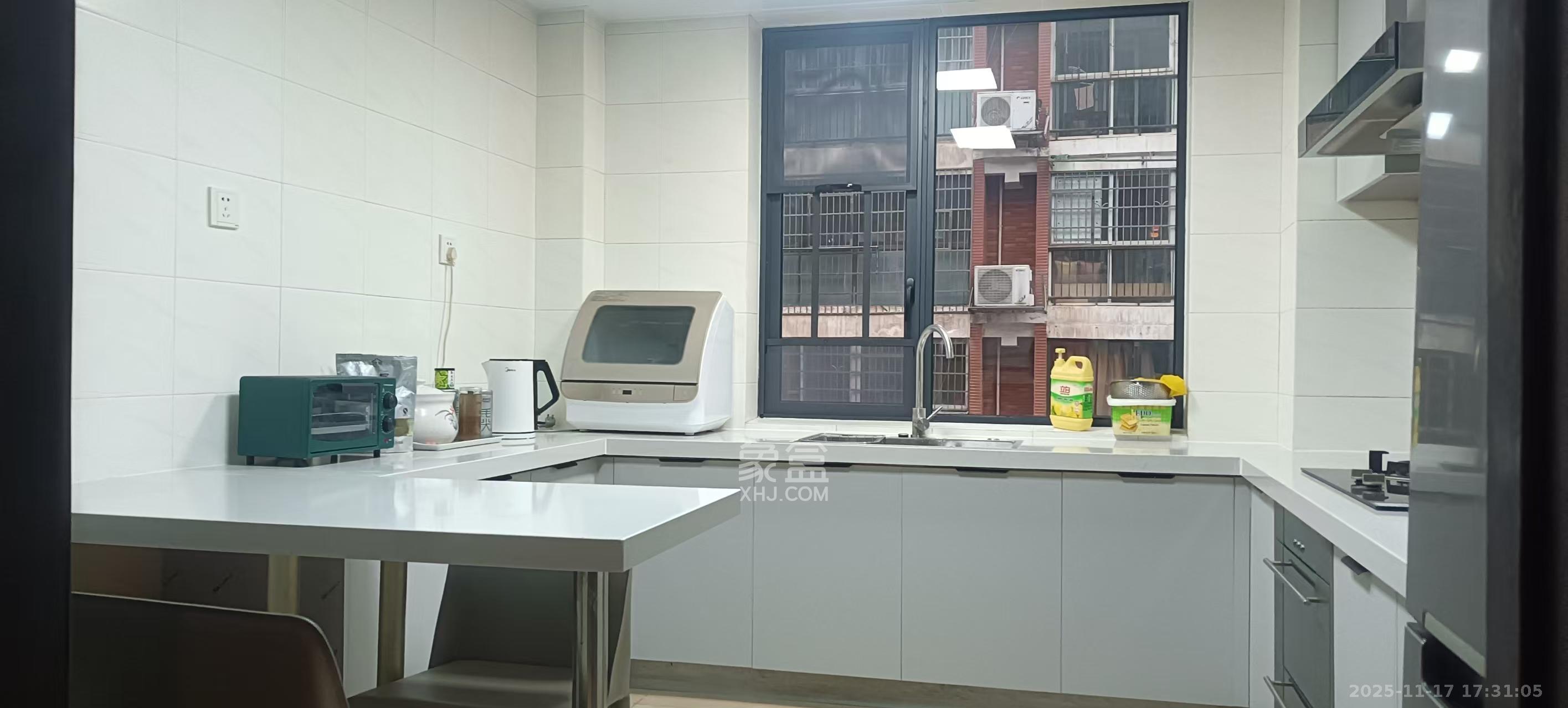 湘许嘉园 3室2厅2卫 3900.0元/月 湘许嘉园 3室2厅2卫 3900.0元/月室内图