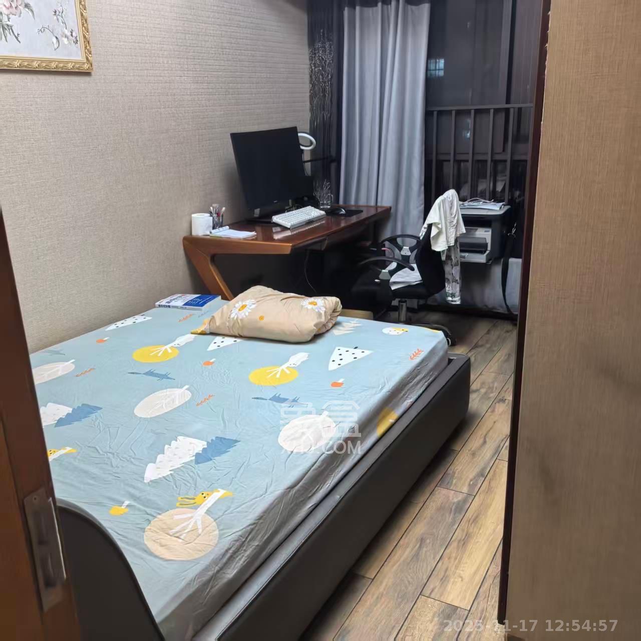 绿地中央广场  3室2厅2卫    3500.0元/月室内图