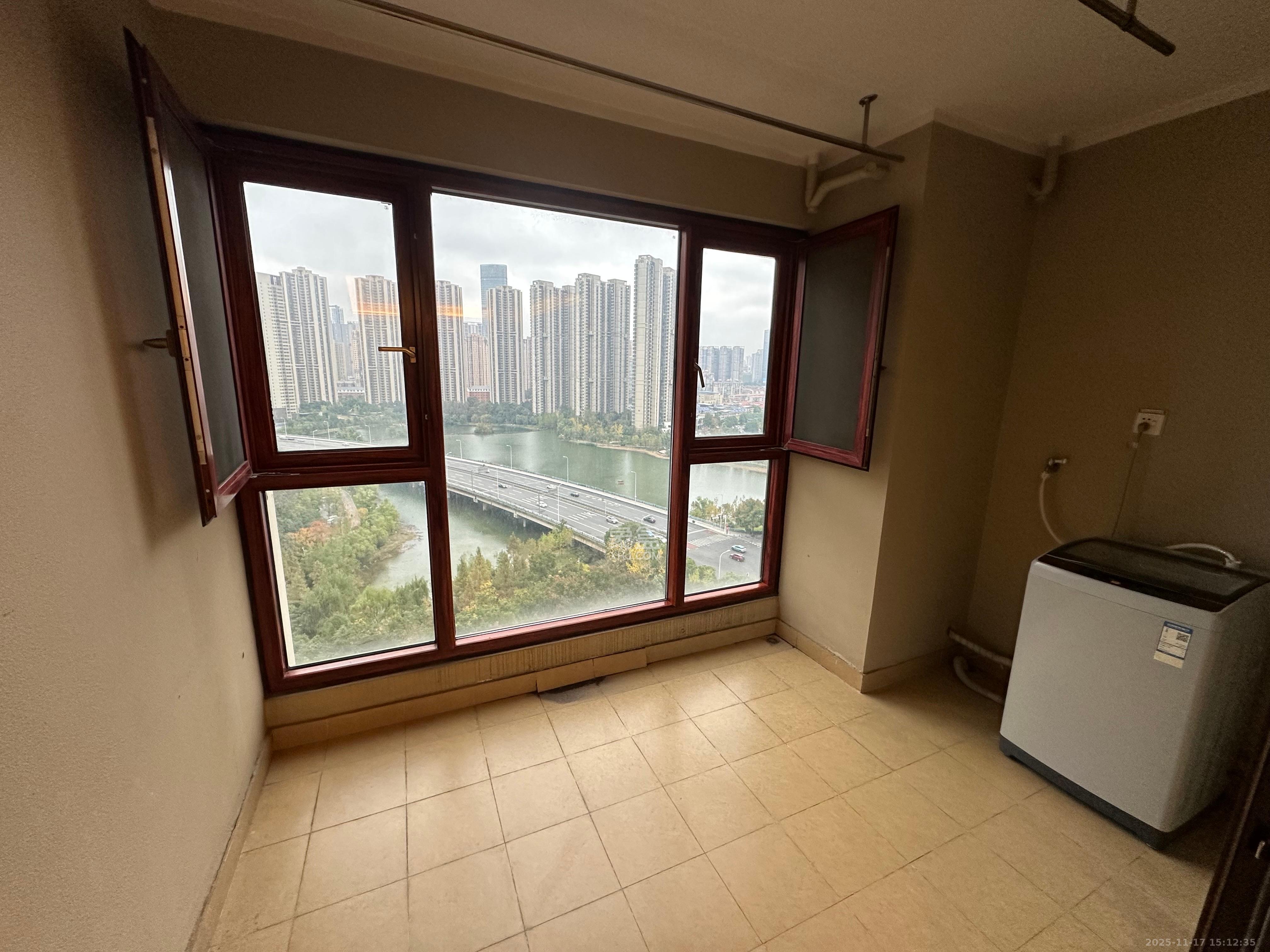 万科里金域滨江  3室1厅1卫    3200.0元/月室内图