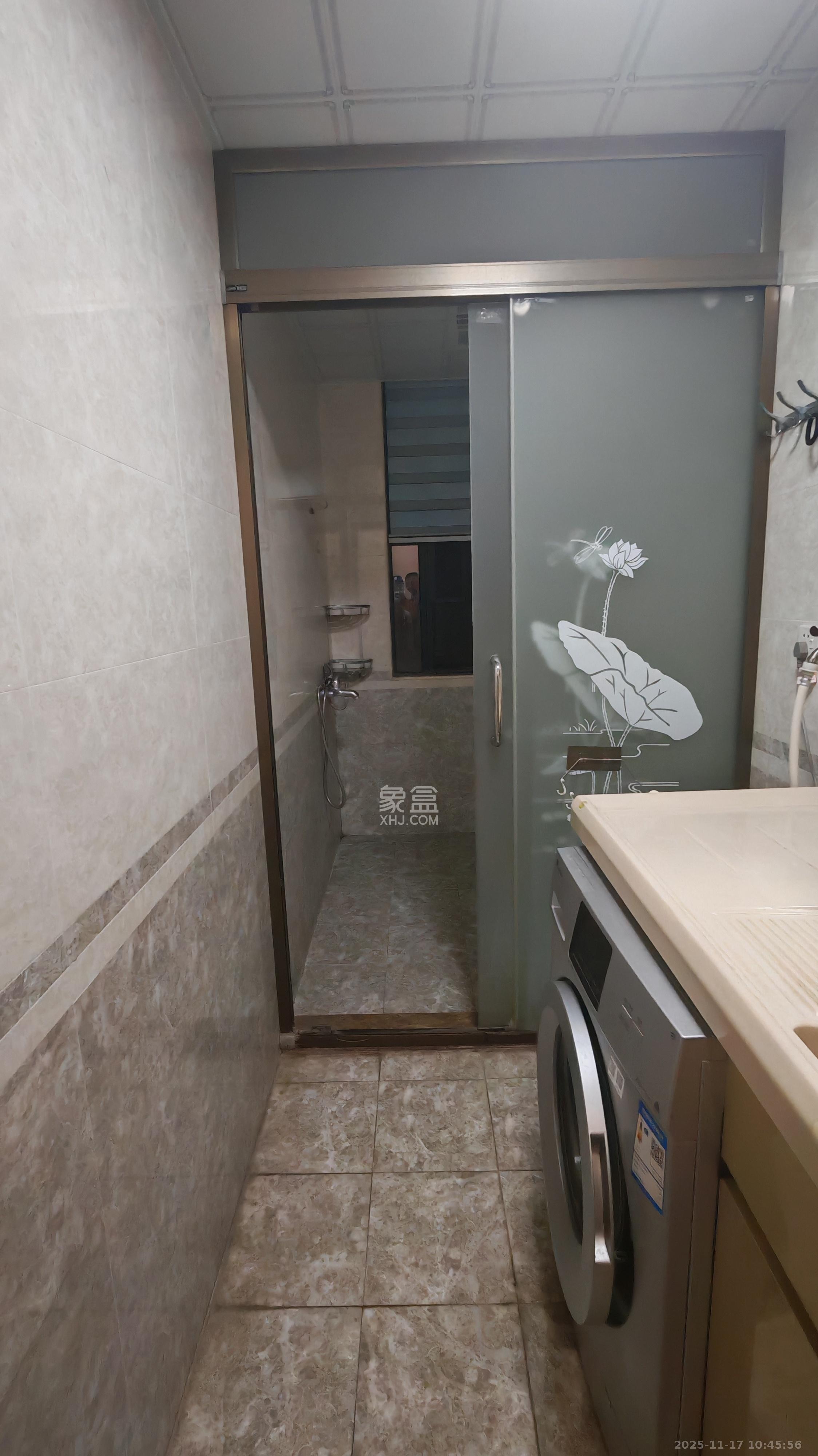 枫华府第  3室2厅2卫    2200.0元/月室内图